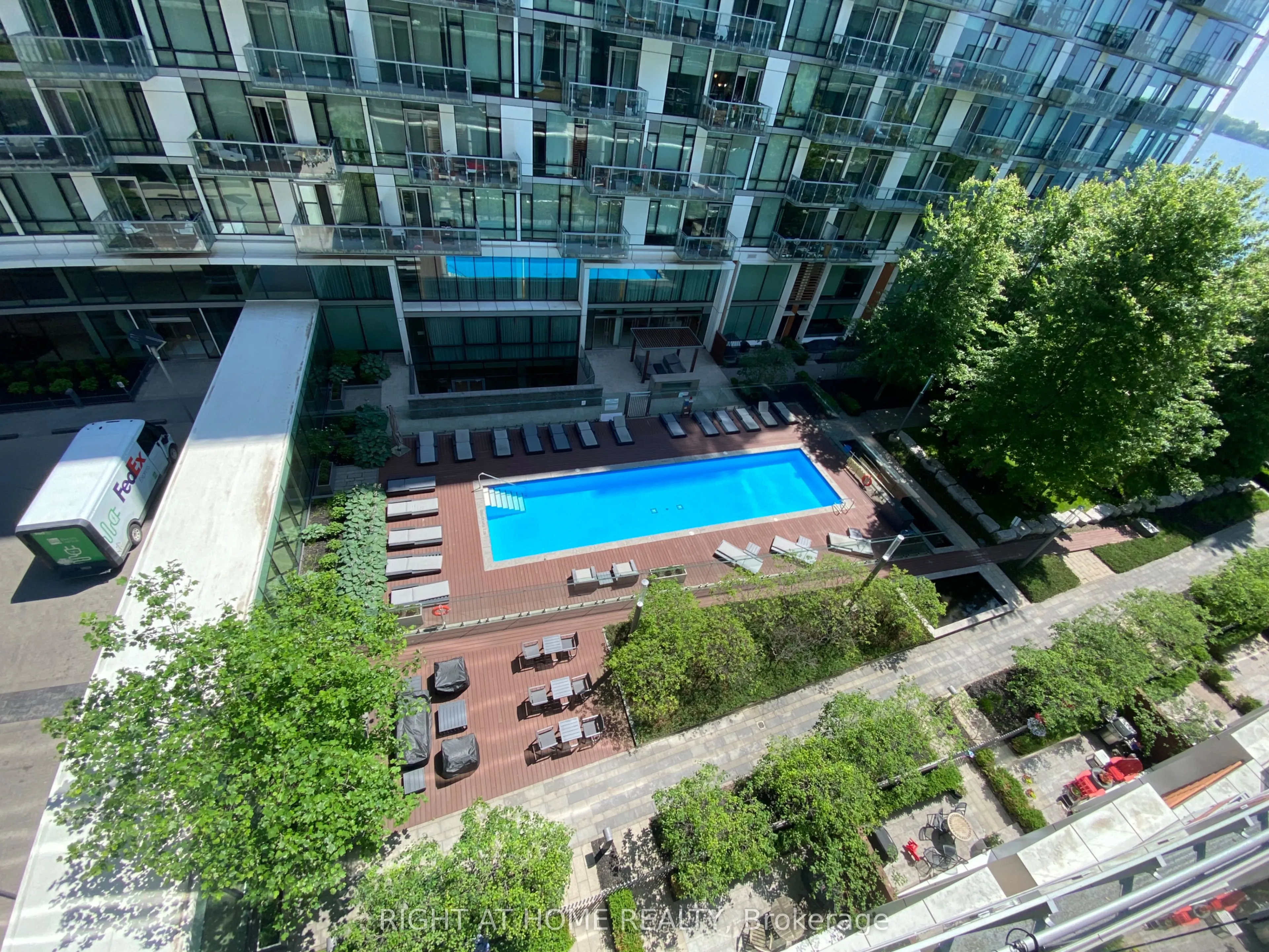 39 Queens Quay E, #804