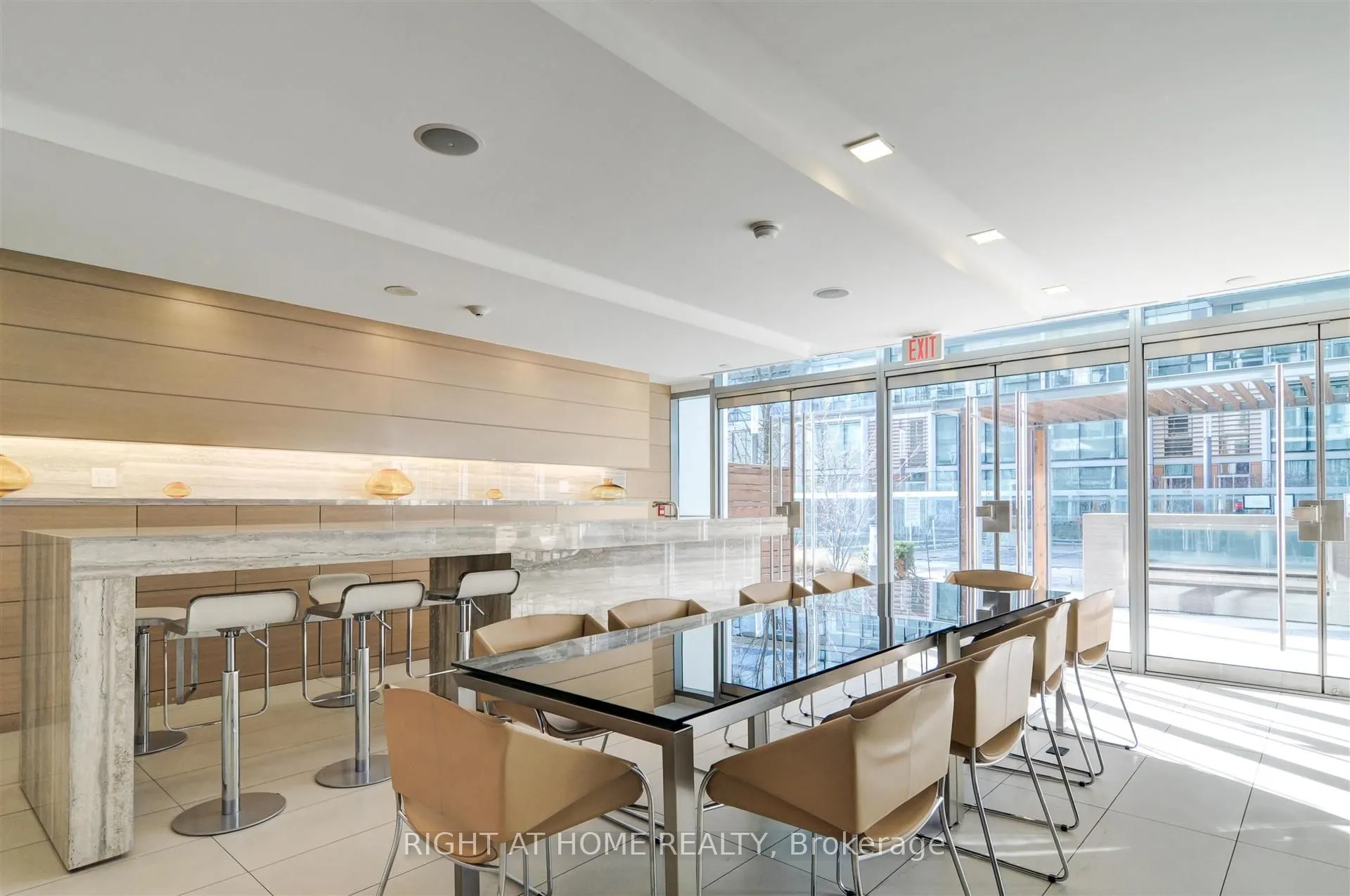 39 Queens Quay E, #804