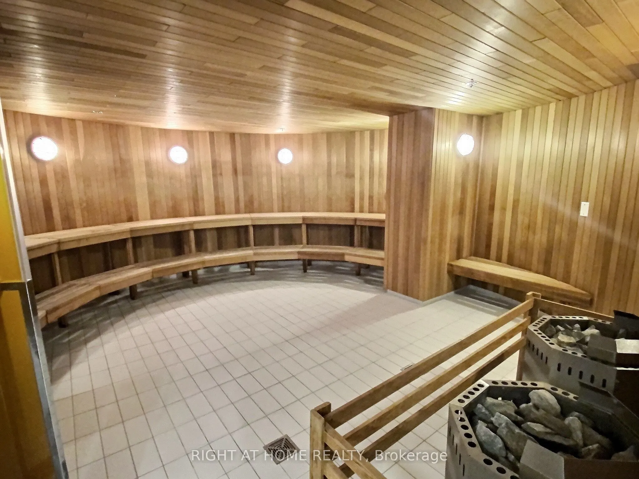 39 Queens Quay E, #804