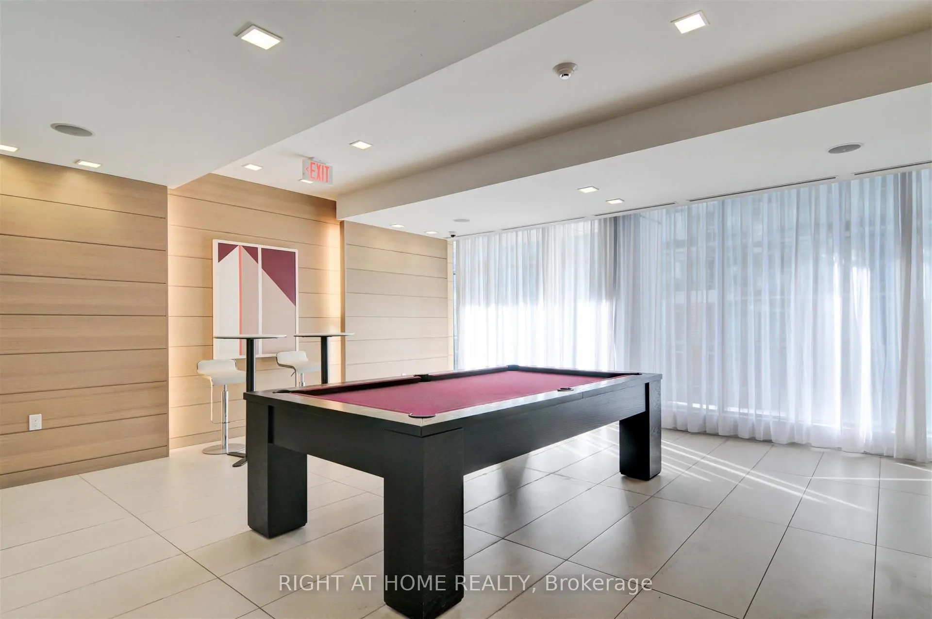 39 Queens Quay E, #804