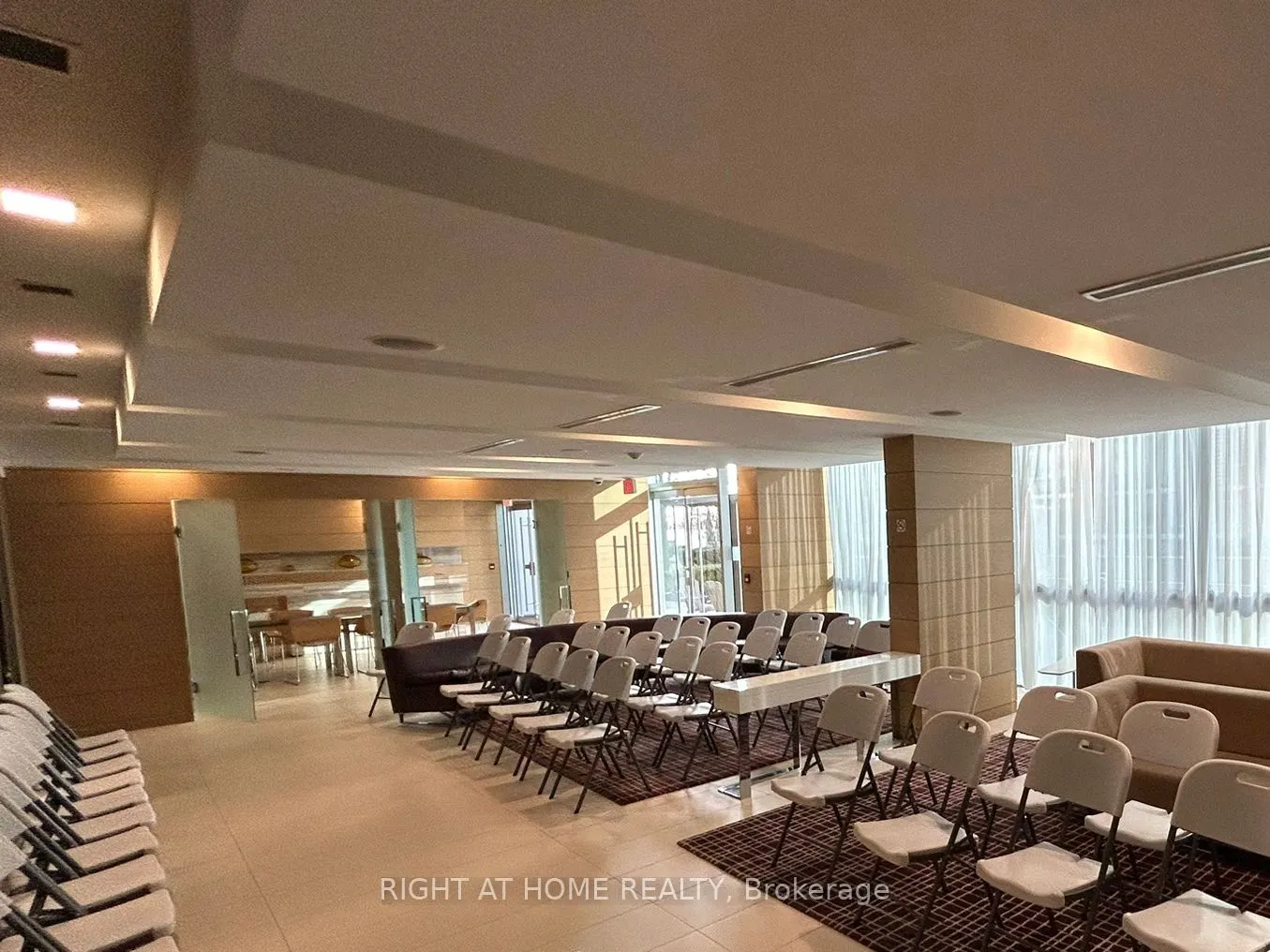 39 Queens Quay E, #804