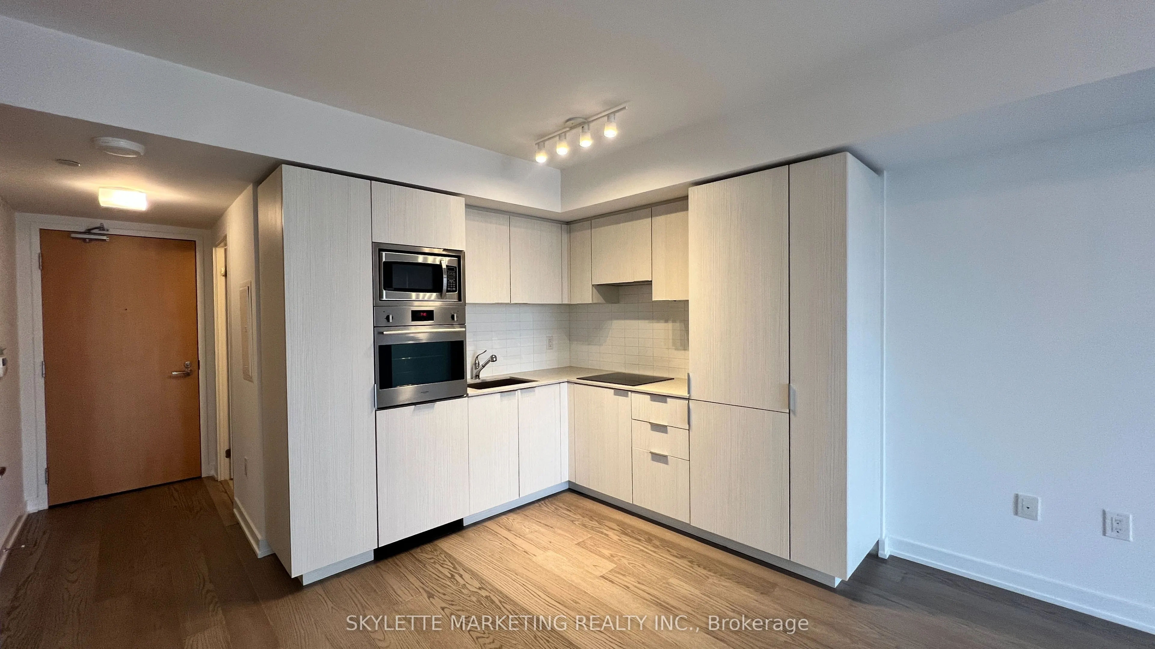 11 Wellesley Street W, #3204