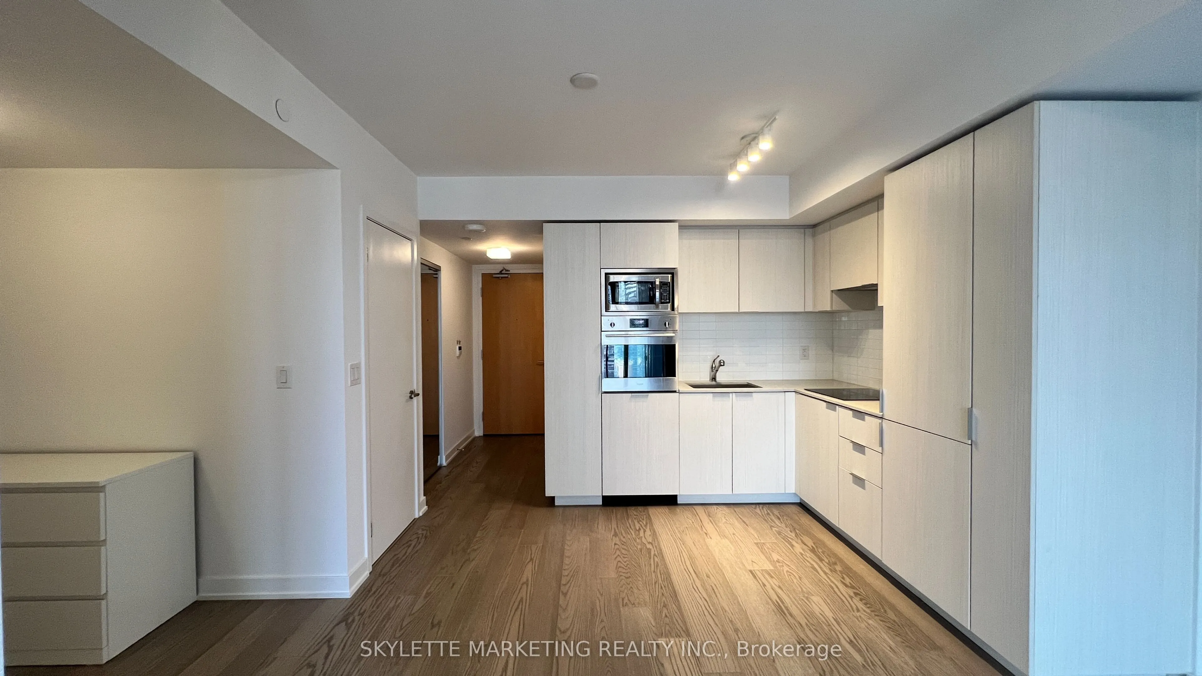 11 Wellesley Street W, #3204