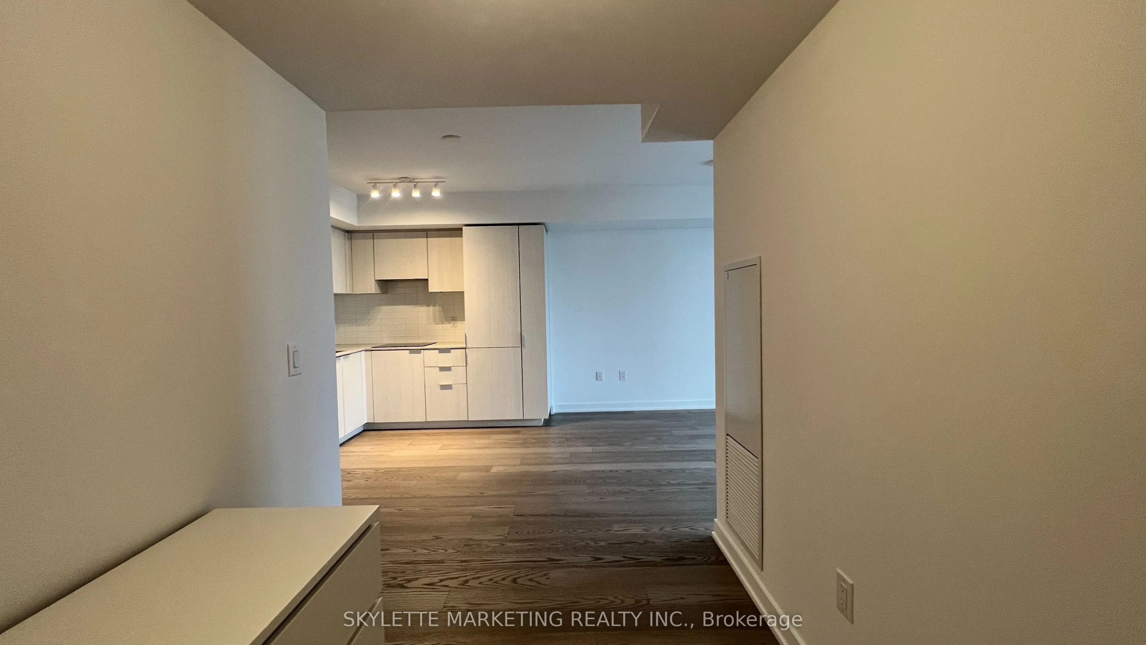 11 Wellesley Street W, #3204