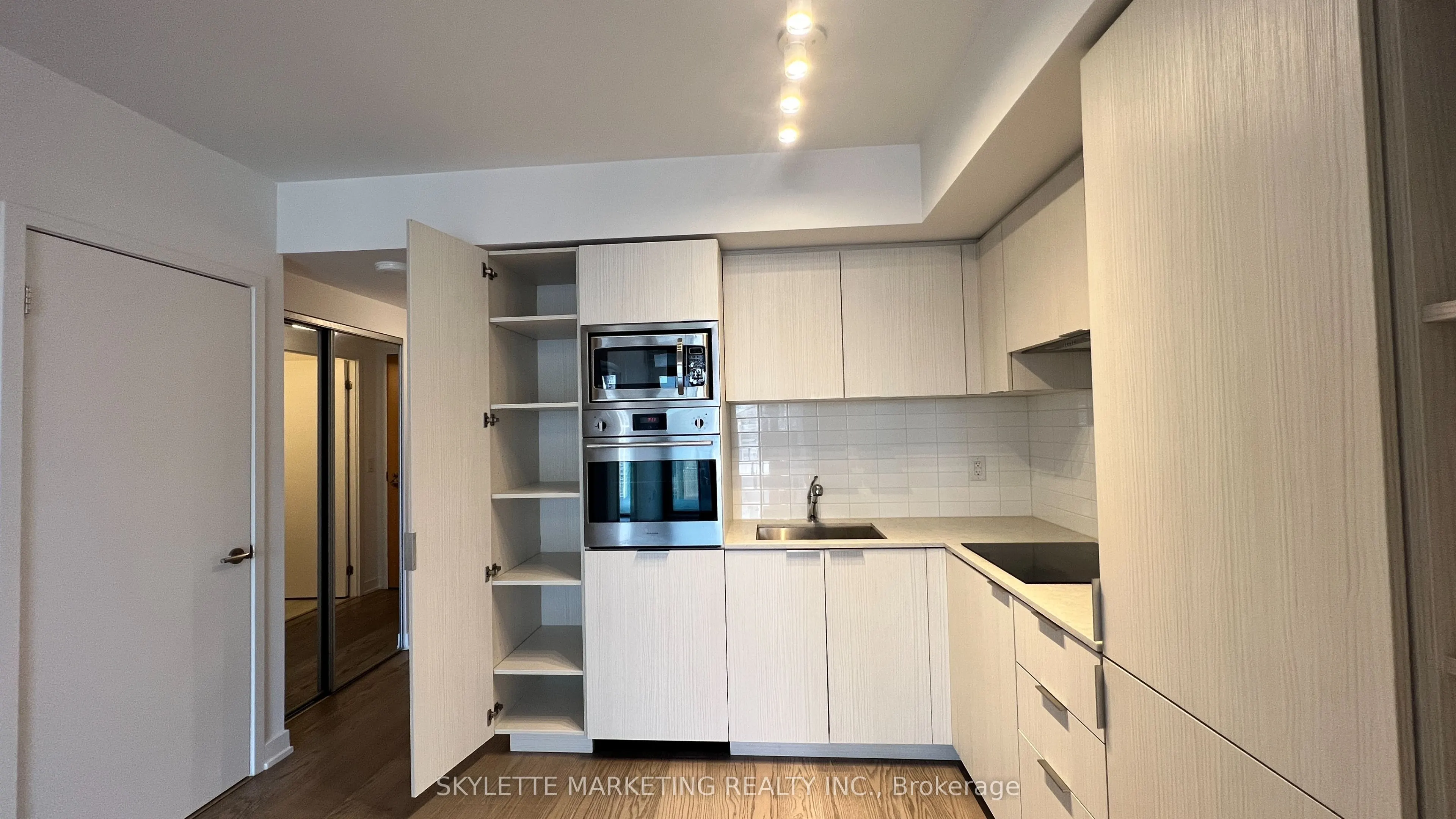 11 Wellesley Street W, #3204