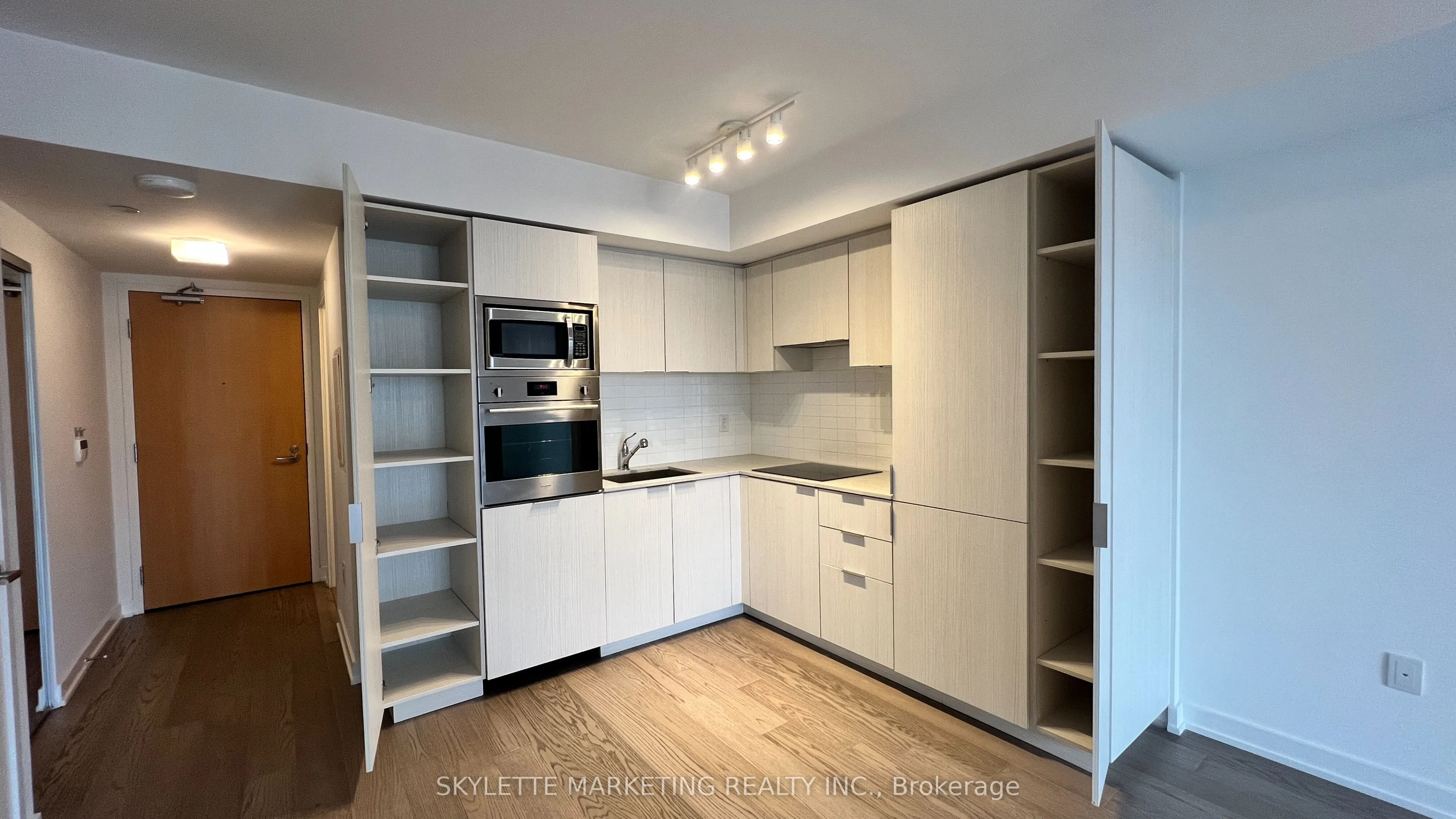 11 Wellesley Street W, #3204