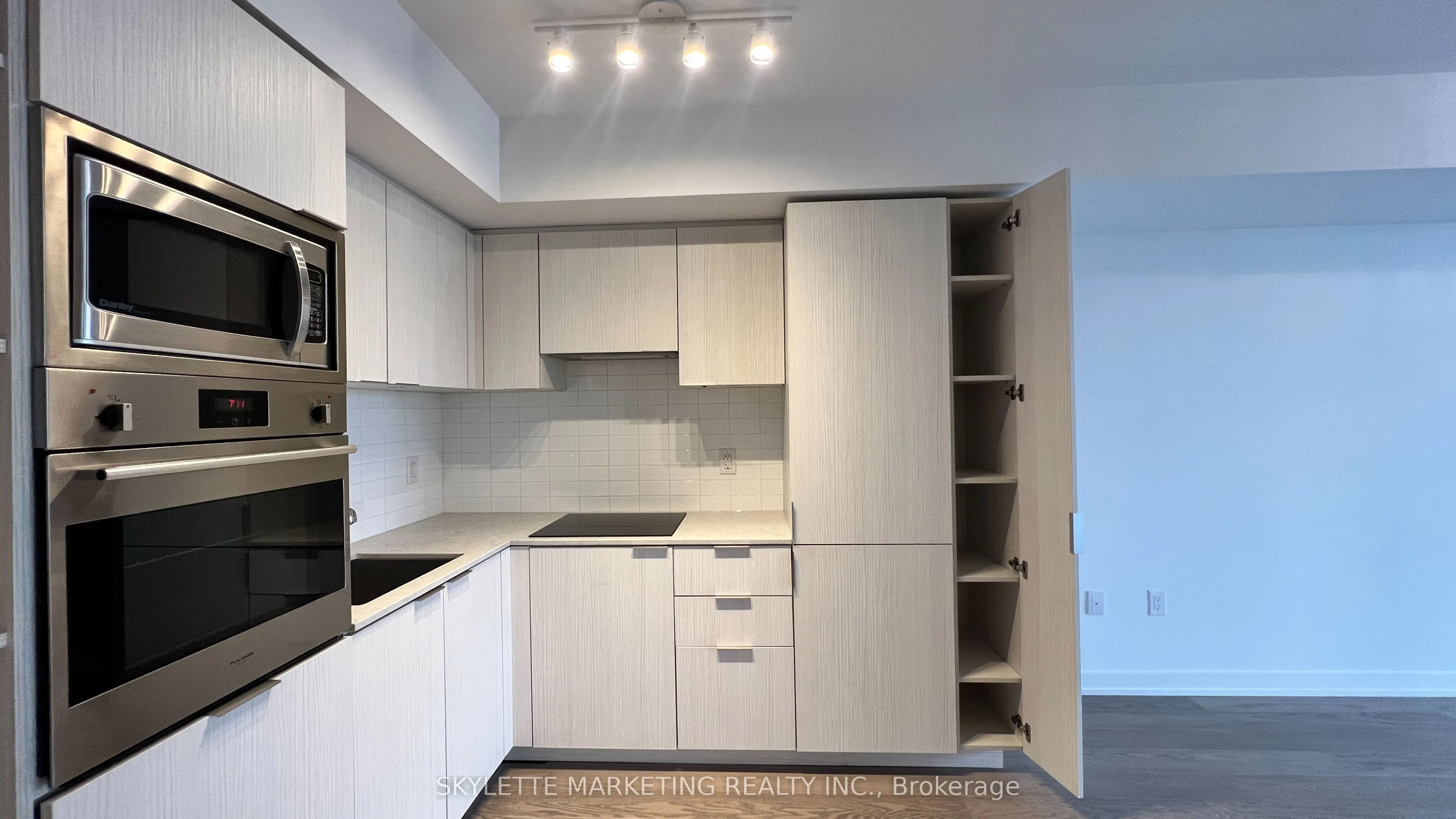 11 Wellesley Street W, #3204