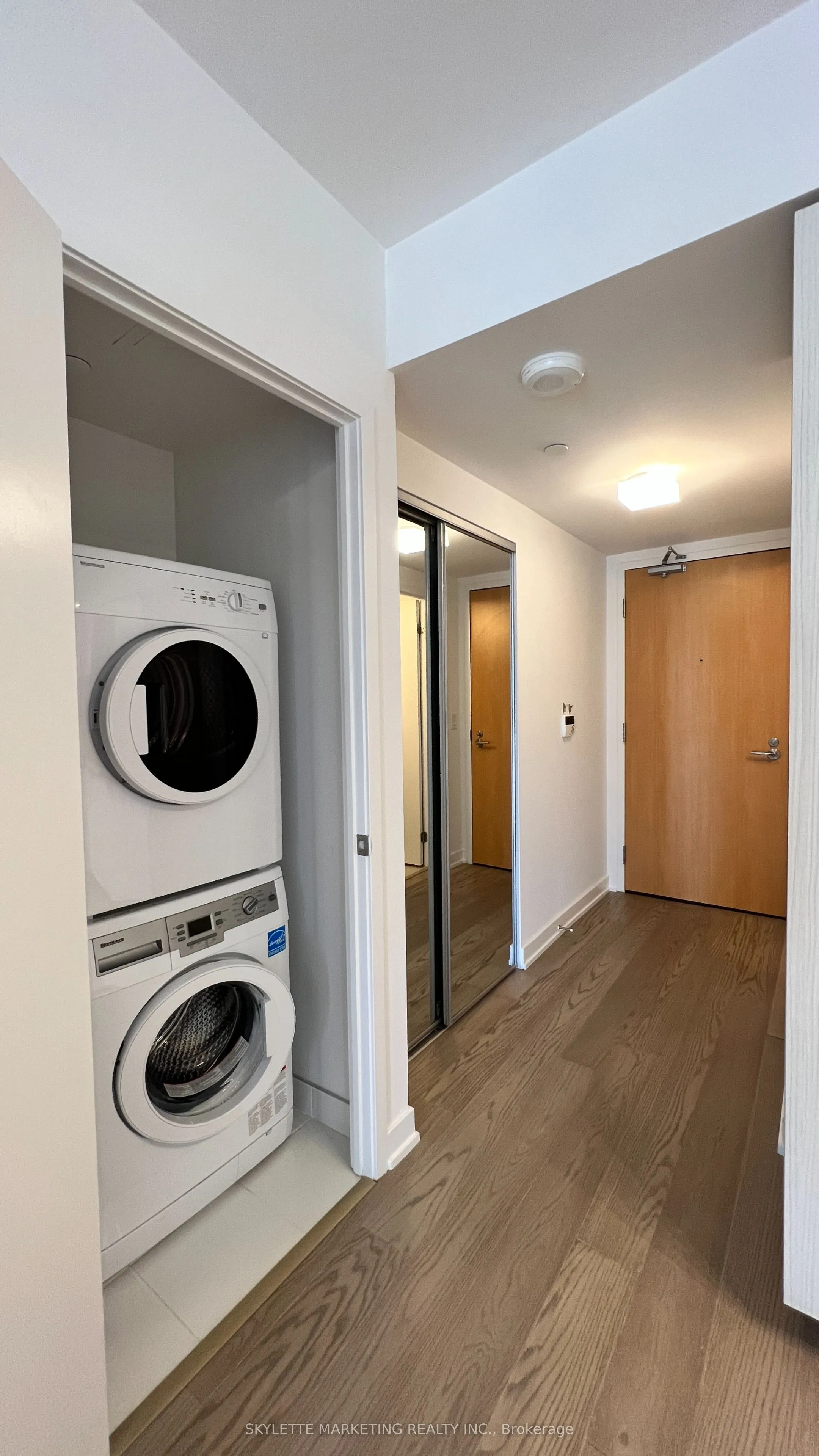 11 Wellesley Street W, #3204