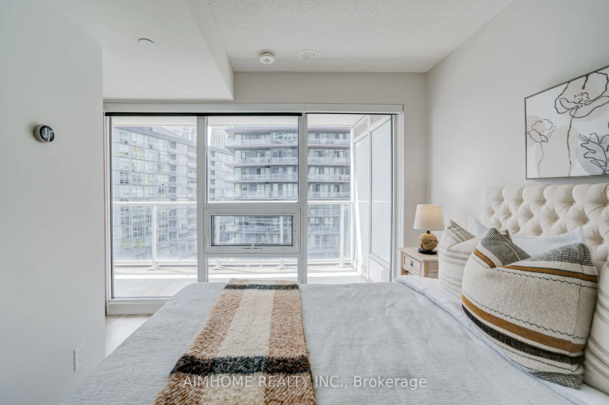 19 Bathurst Street, #1102