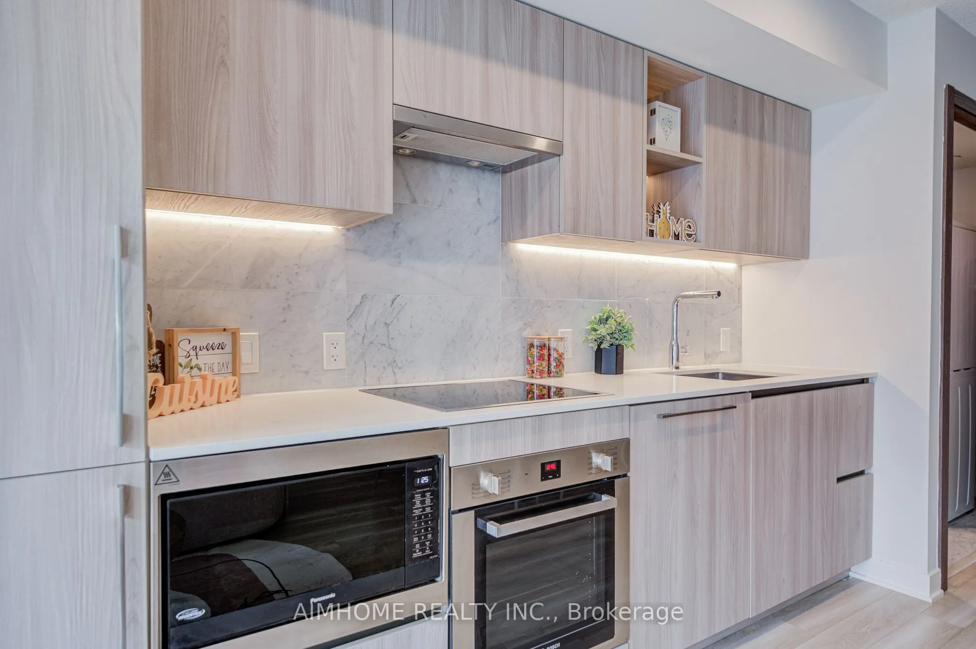 19 Bathurst Street, #1102