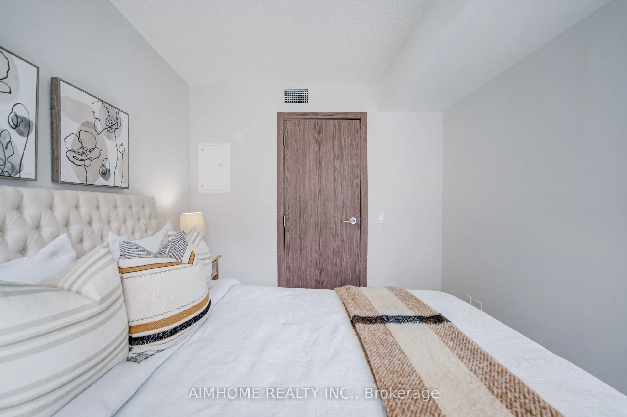 19 Bathurst Street, #1102