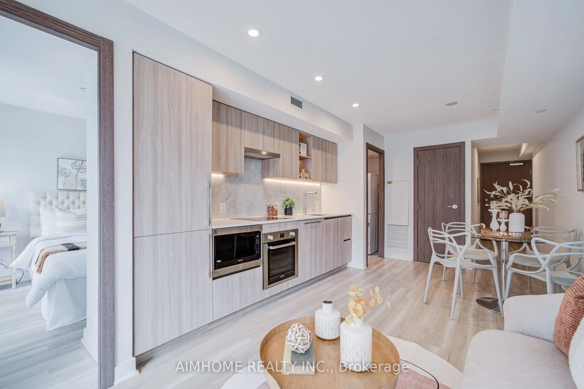 19 Bathurst Street, #1102