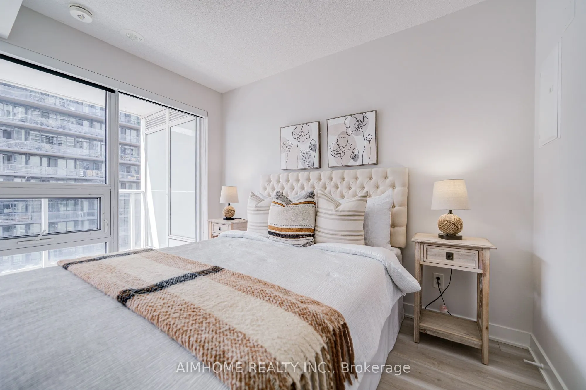 19 Bathurst Street, #1102