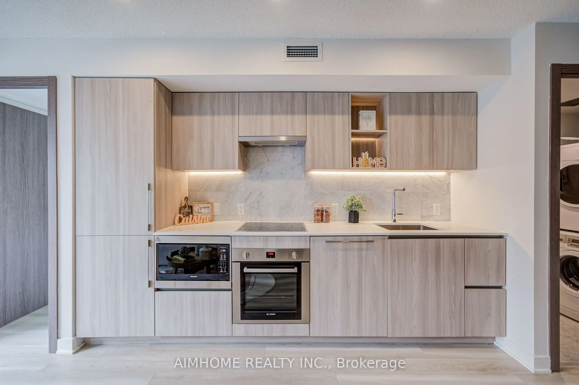 19 Bathurst Street, #1102