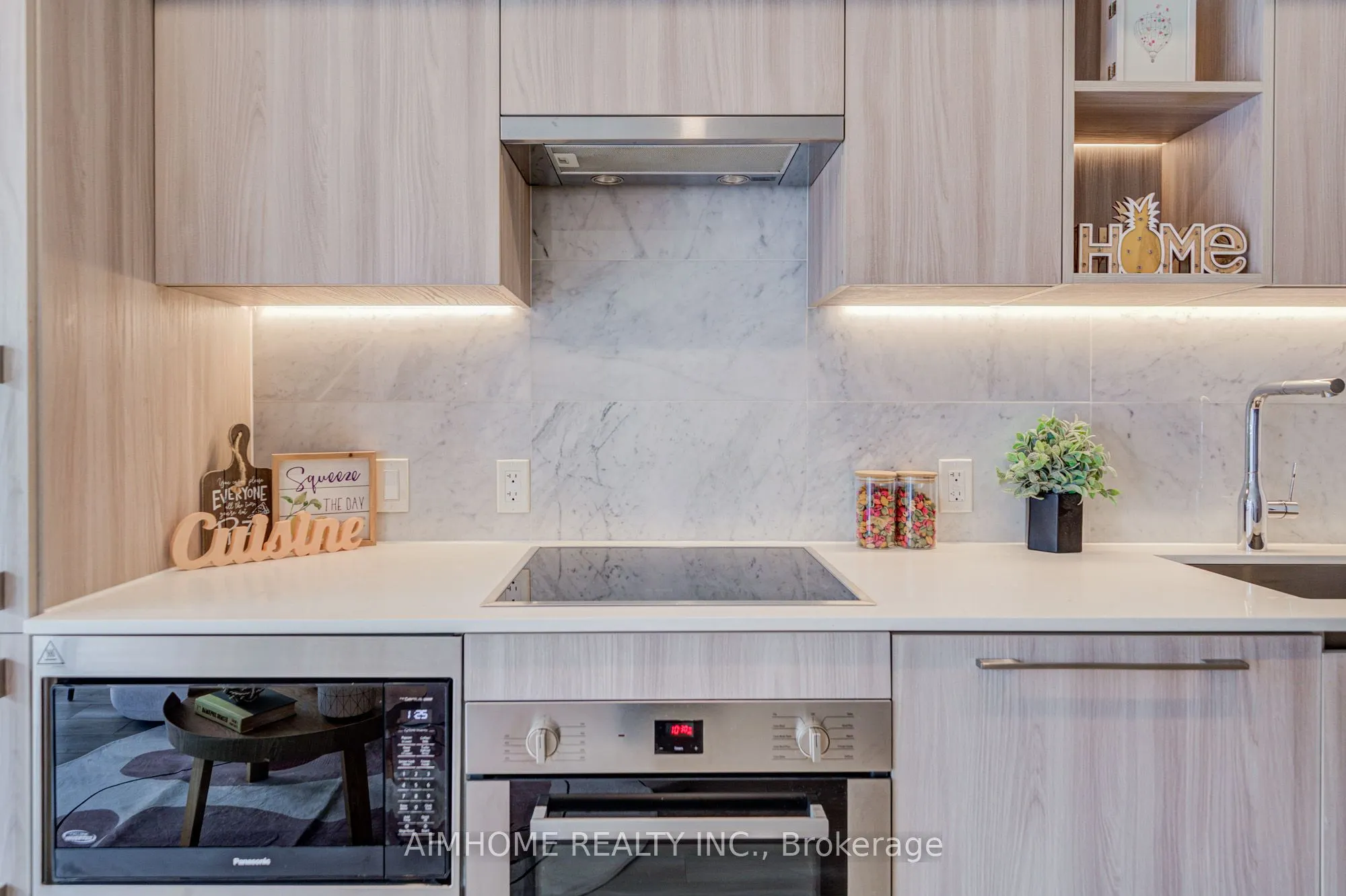 19 Bathurst Street, #1102