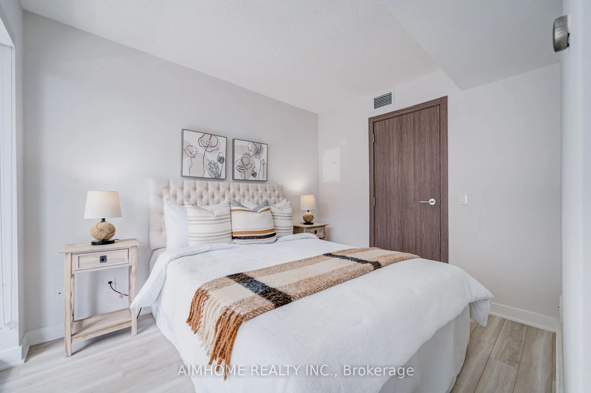 19 Bathurst Street, #1102