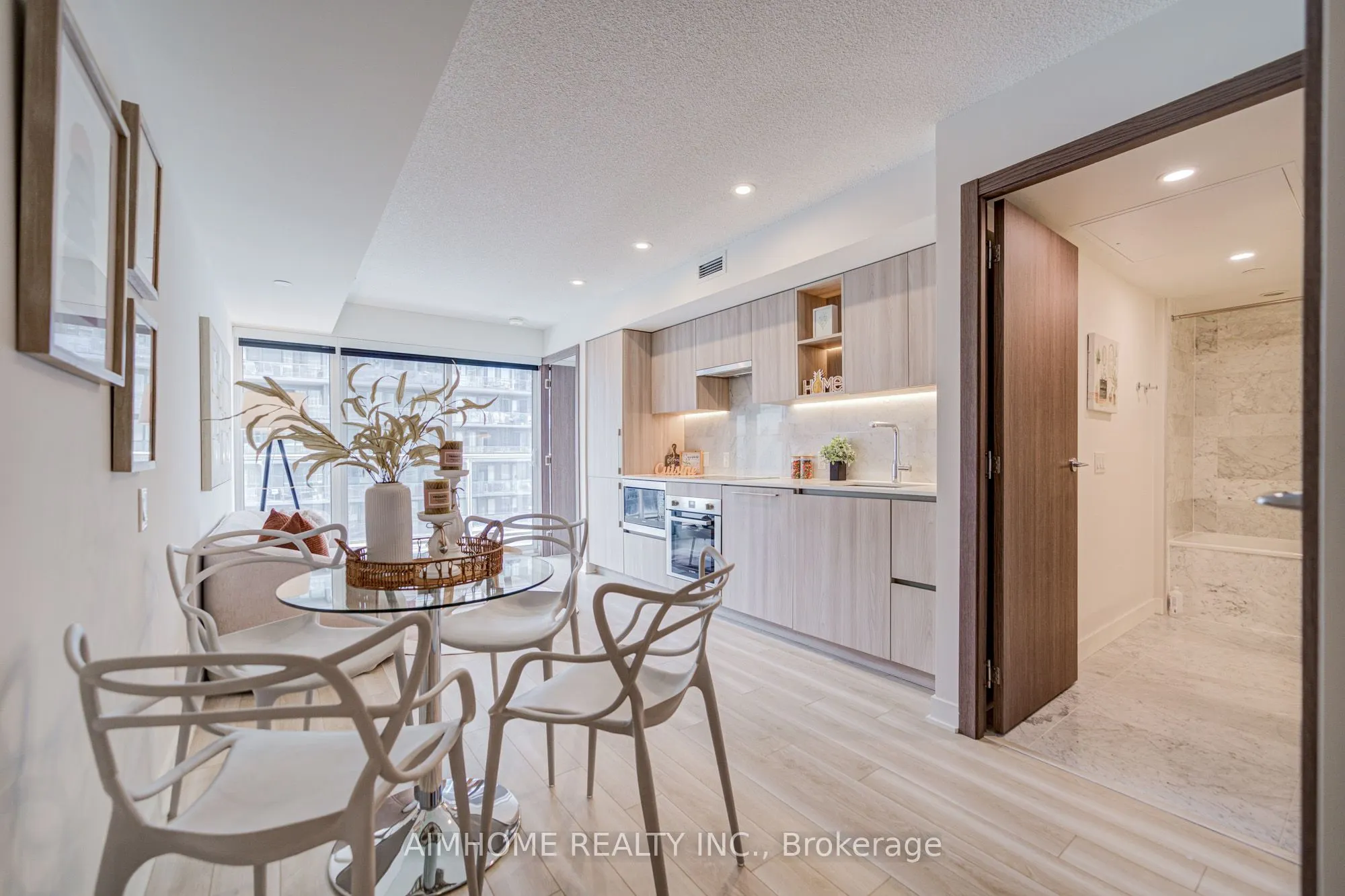 19 Bathurst Street, #1102