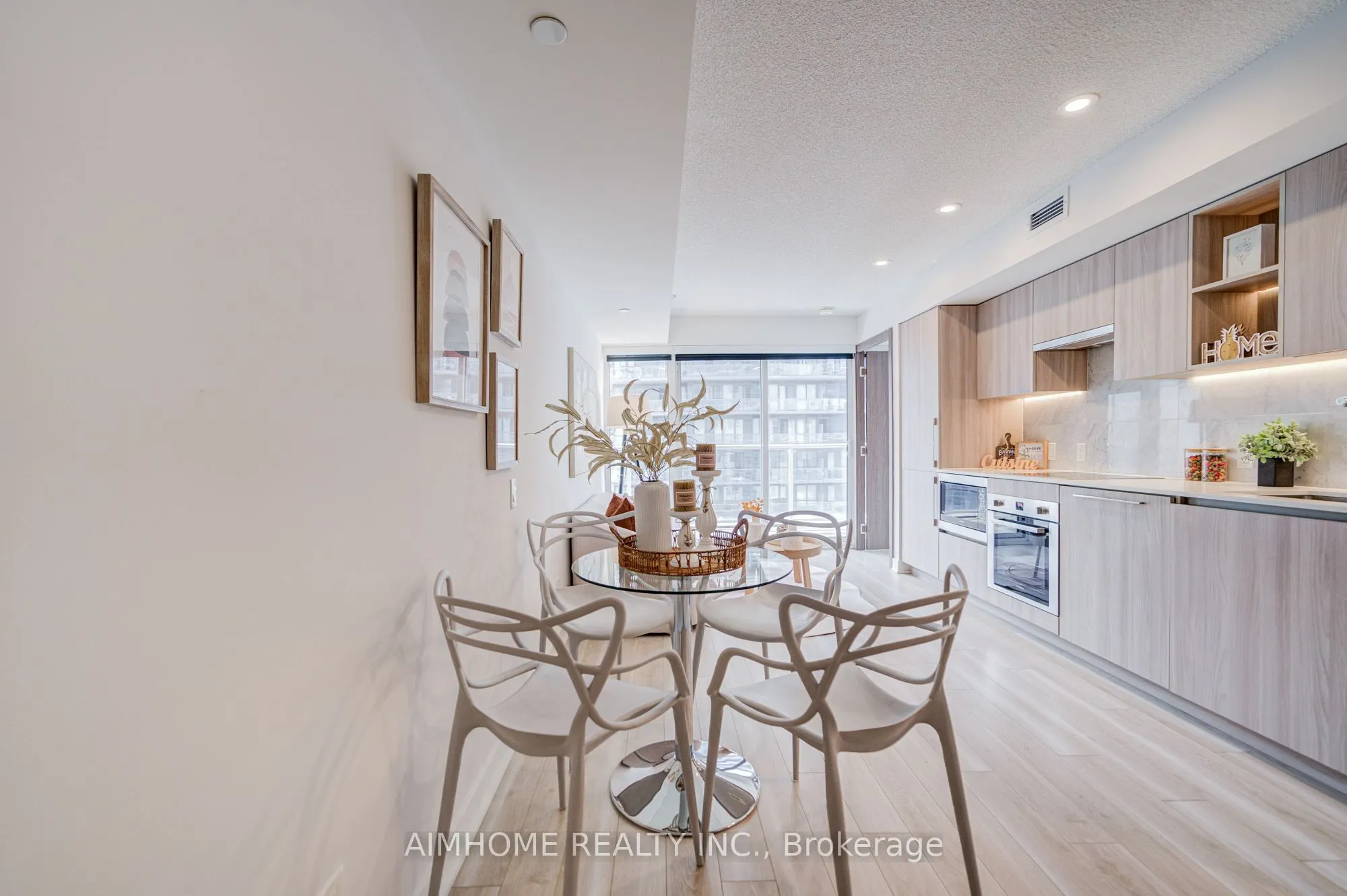 19 Bathurst Street, #1102