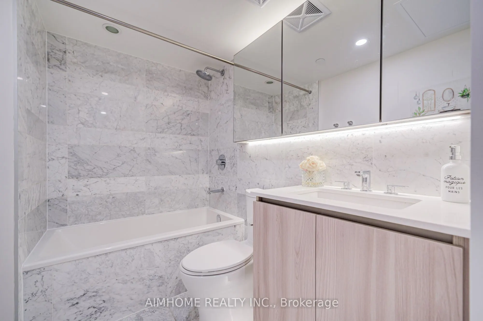 19 Bathurst Street, #1102