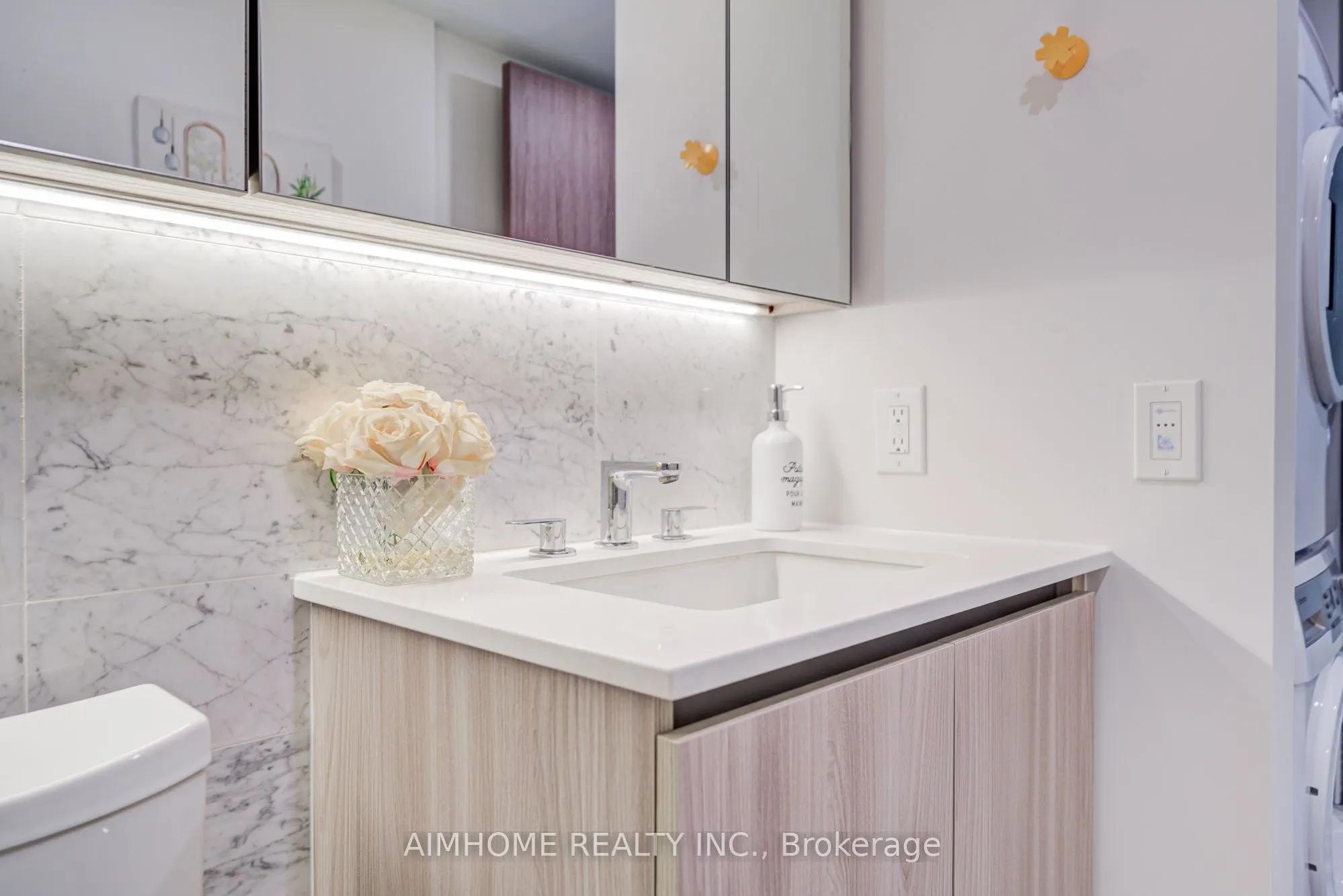 19 Bathurst Street, #1102
