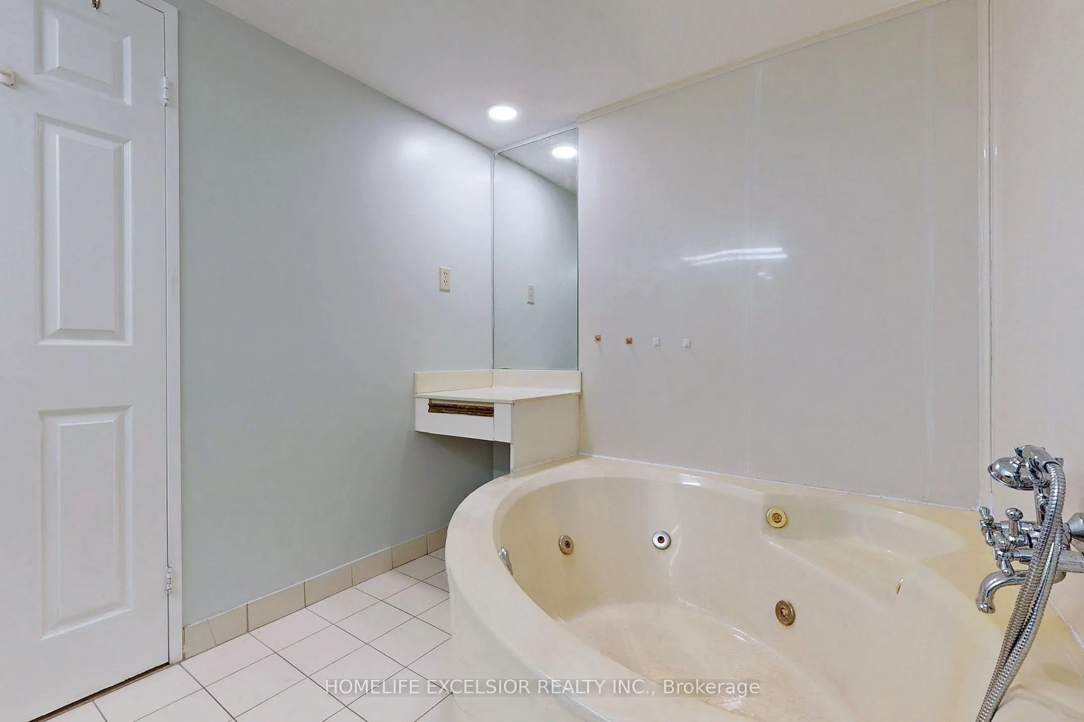 5460 Yonge Street, #1801