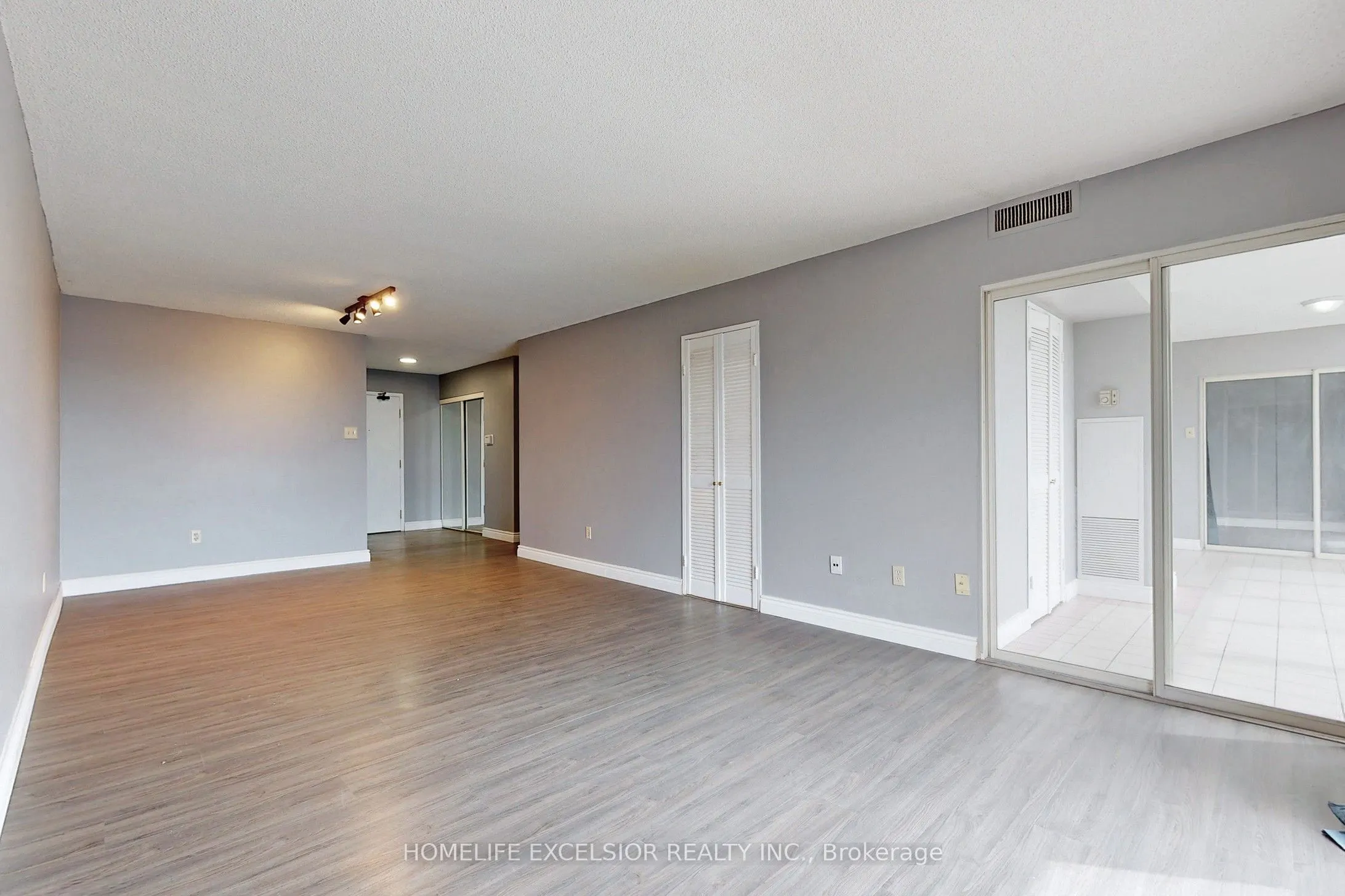 5460 Yonge Street, #1801