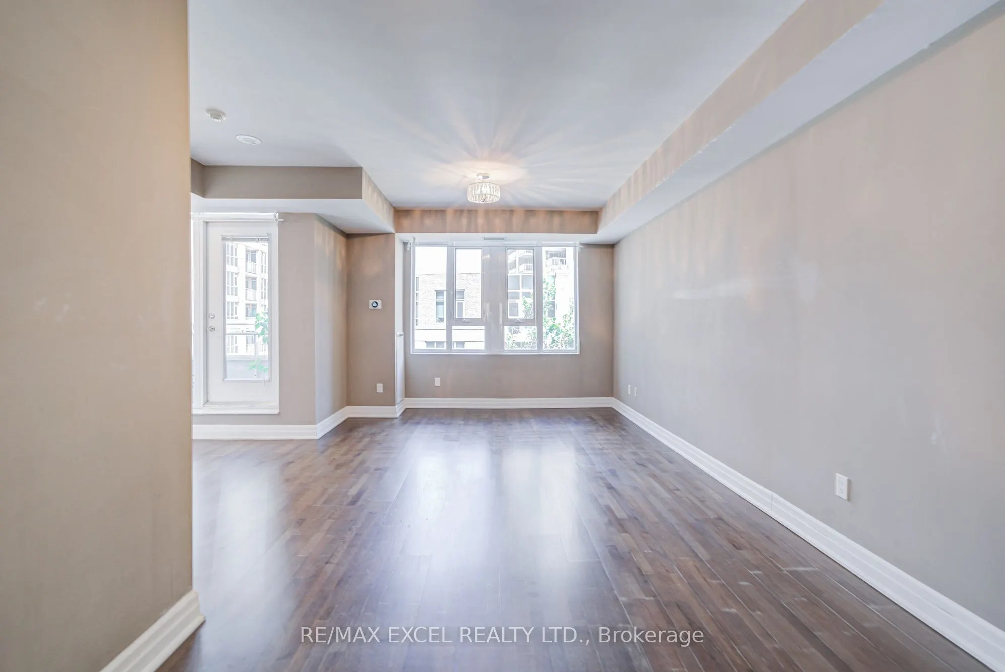 93 Sloping Sky Mews, #TH 1