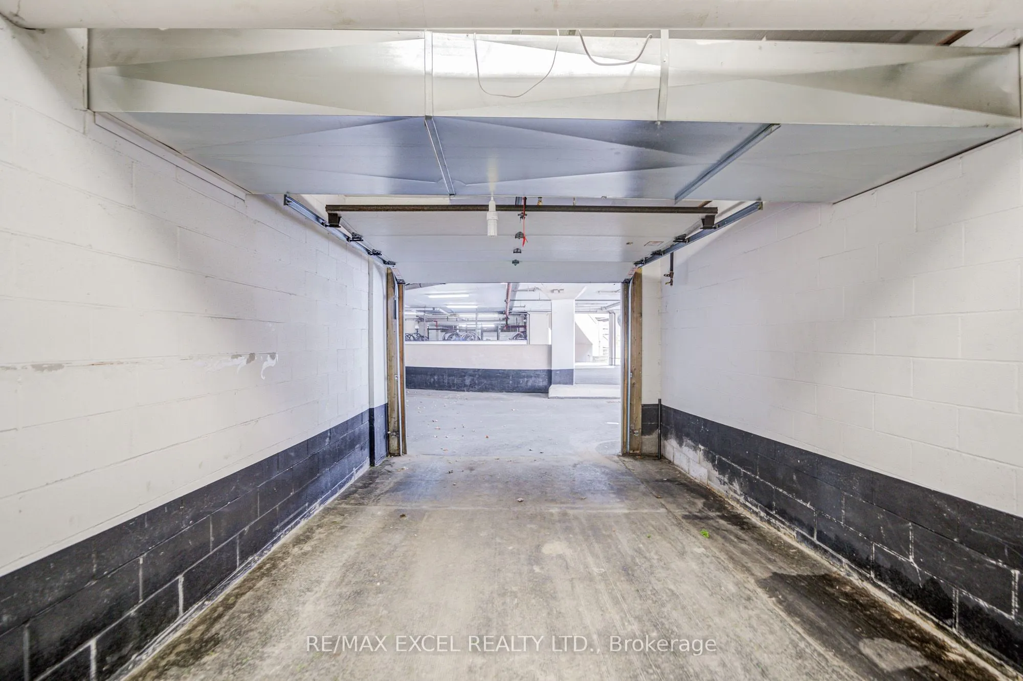 93 Sloping Sky Mews, #TH 1