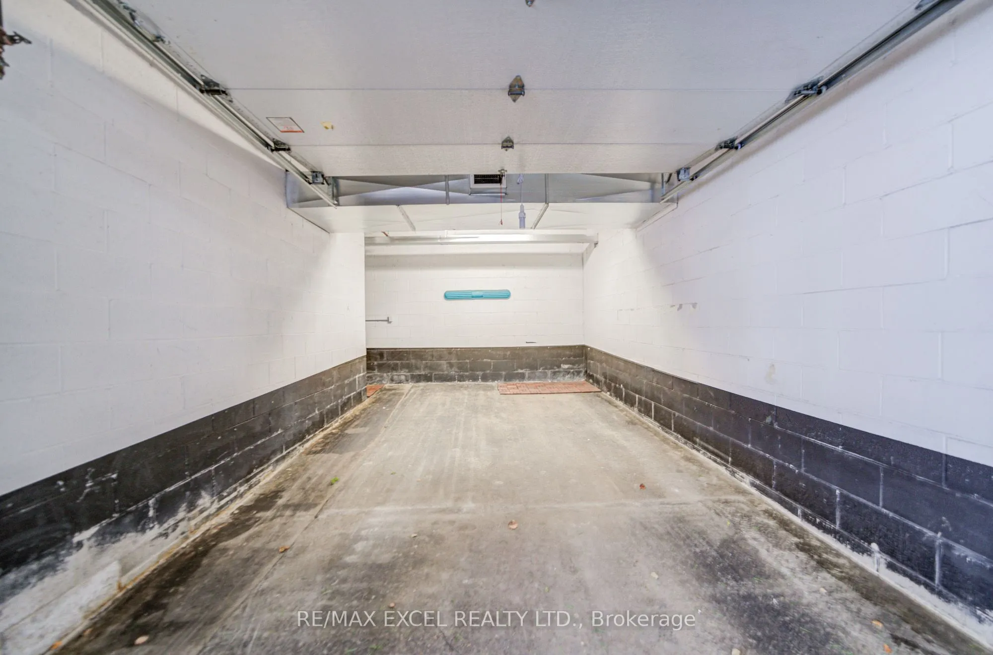 93 Sloping Sky Mews, #TH 1