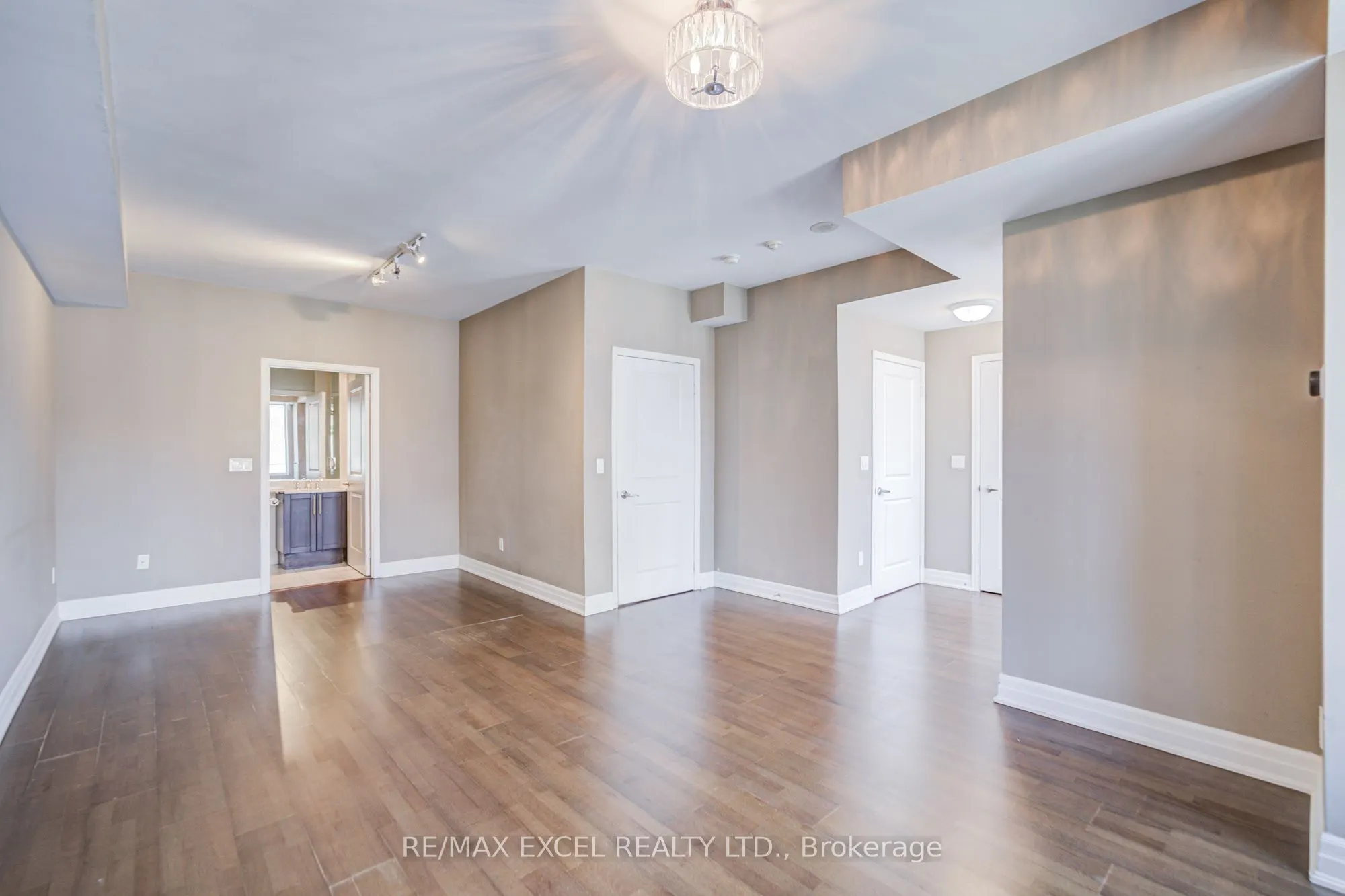 93 Sloping Sky Mews, #TH 1