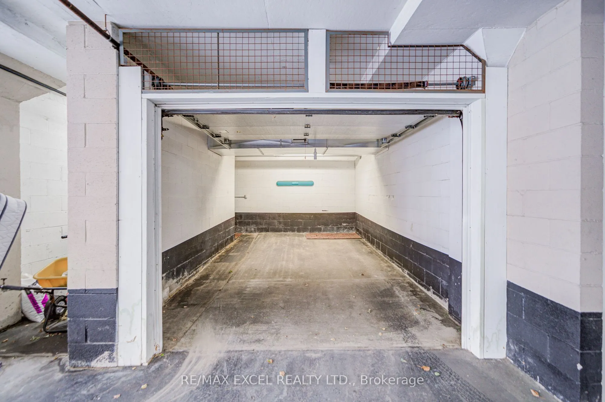 93 Sloping Sky Mews, #TH 1