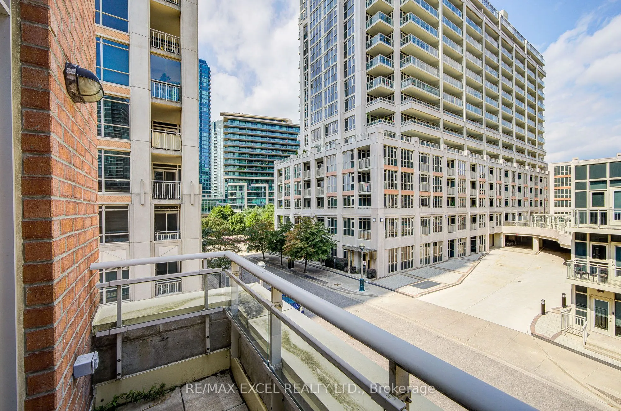 93 Sloping Sky Mews, #TH 1
