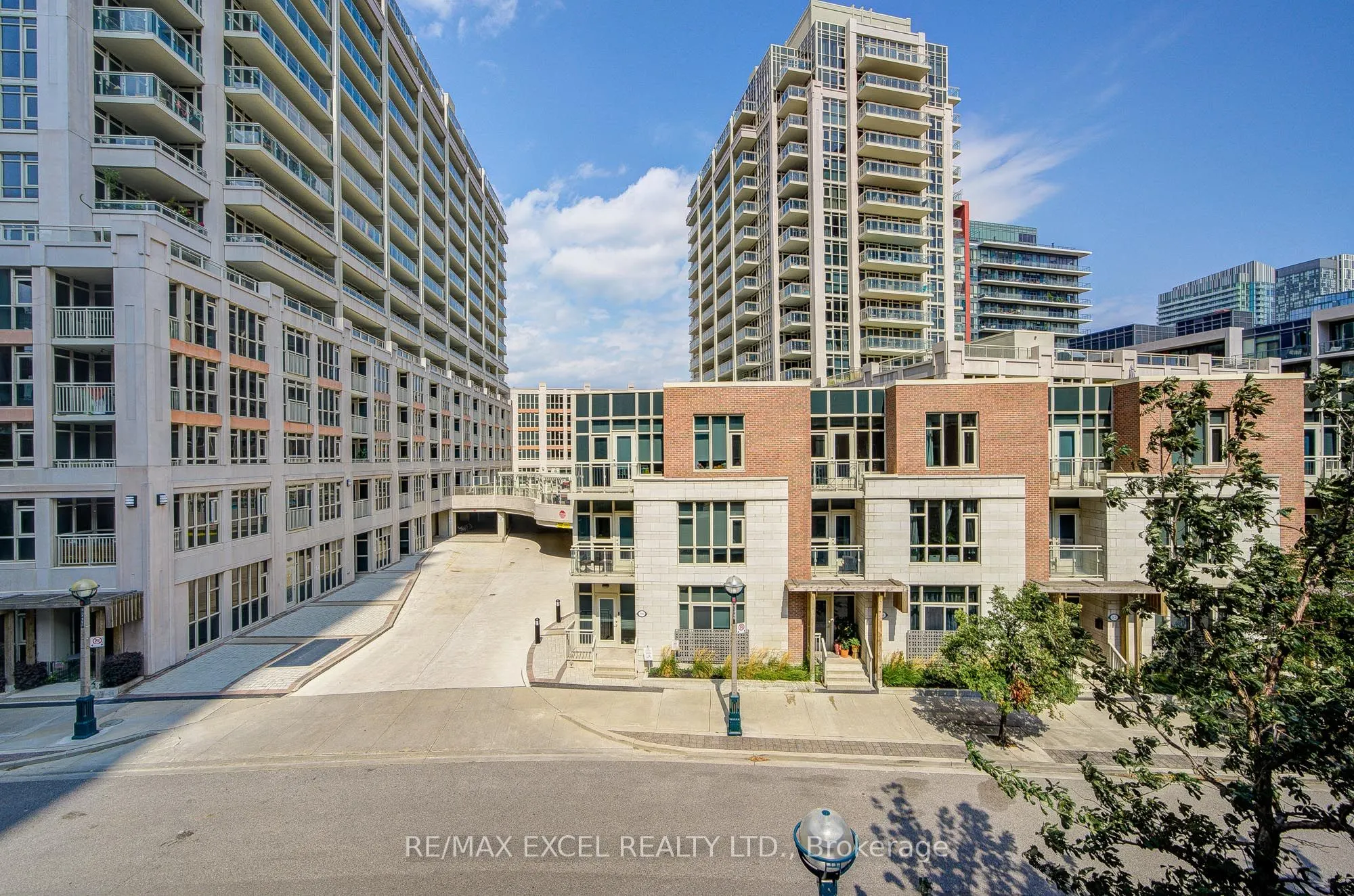 93 Sloping Sky Mews, #TH 1