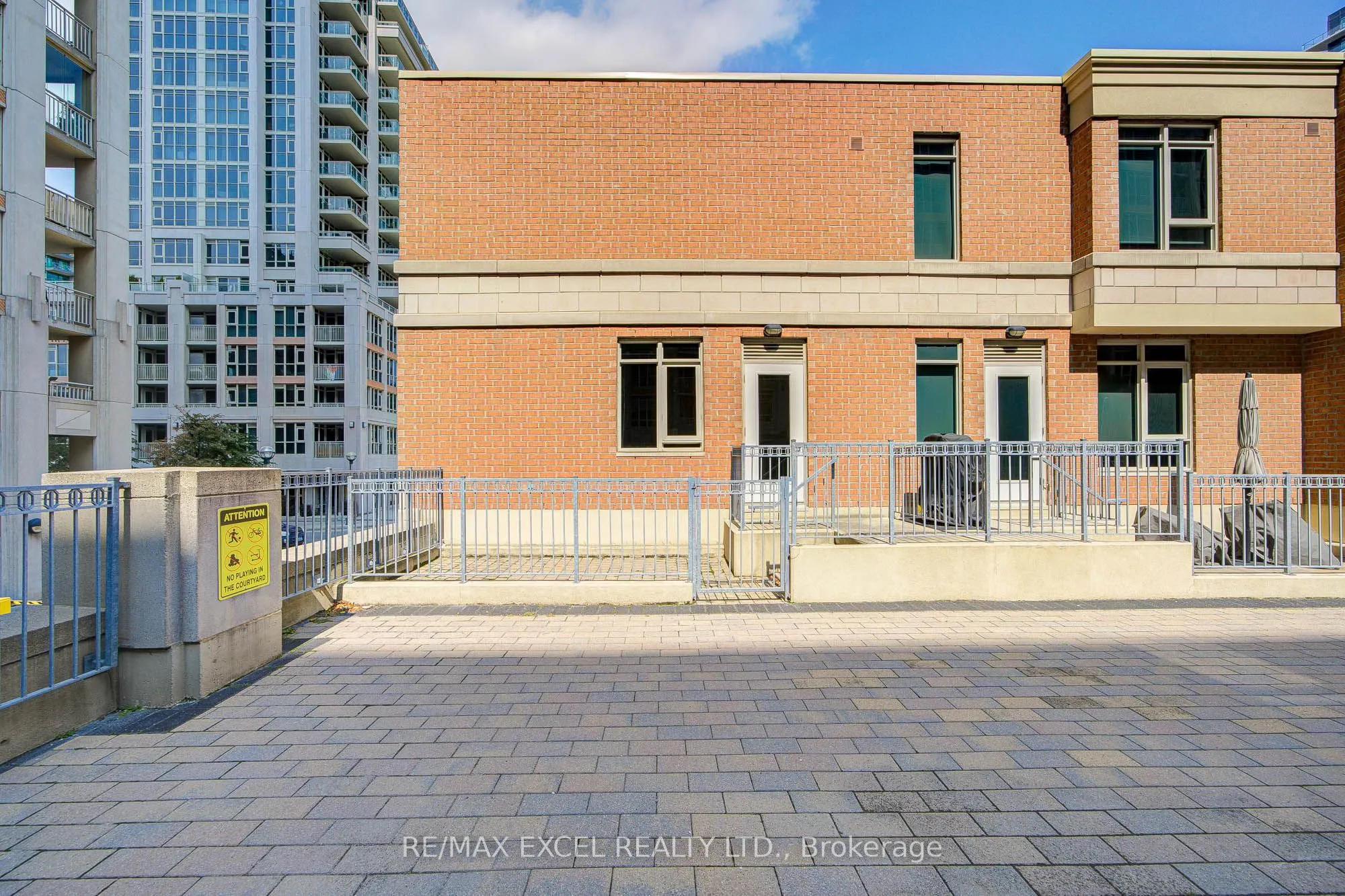93 Sloping Sky Mews, #TH 1