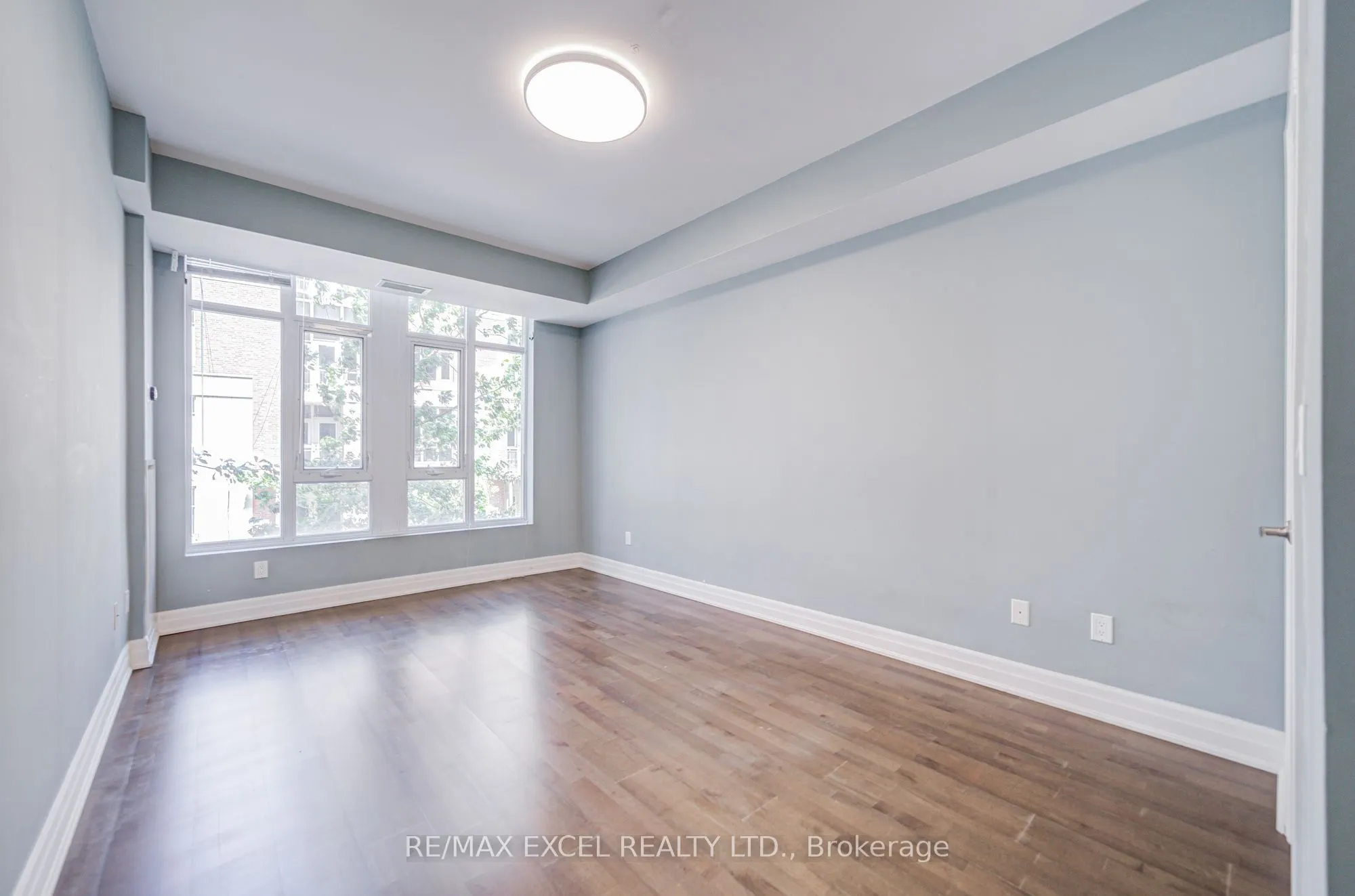 93 Sloping Sky Mews, #TH 1