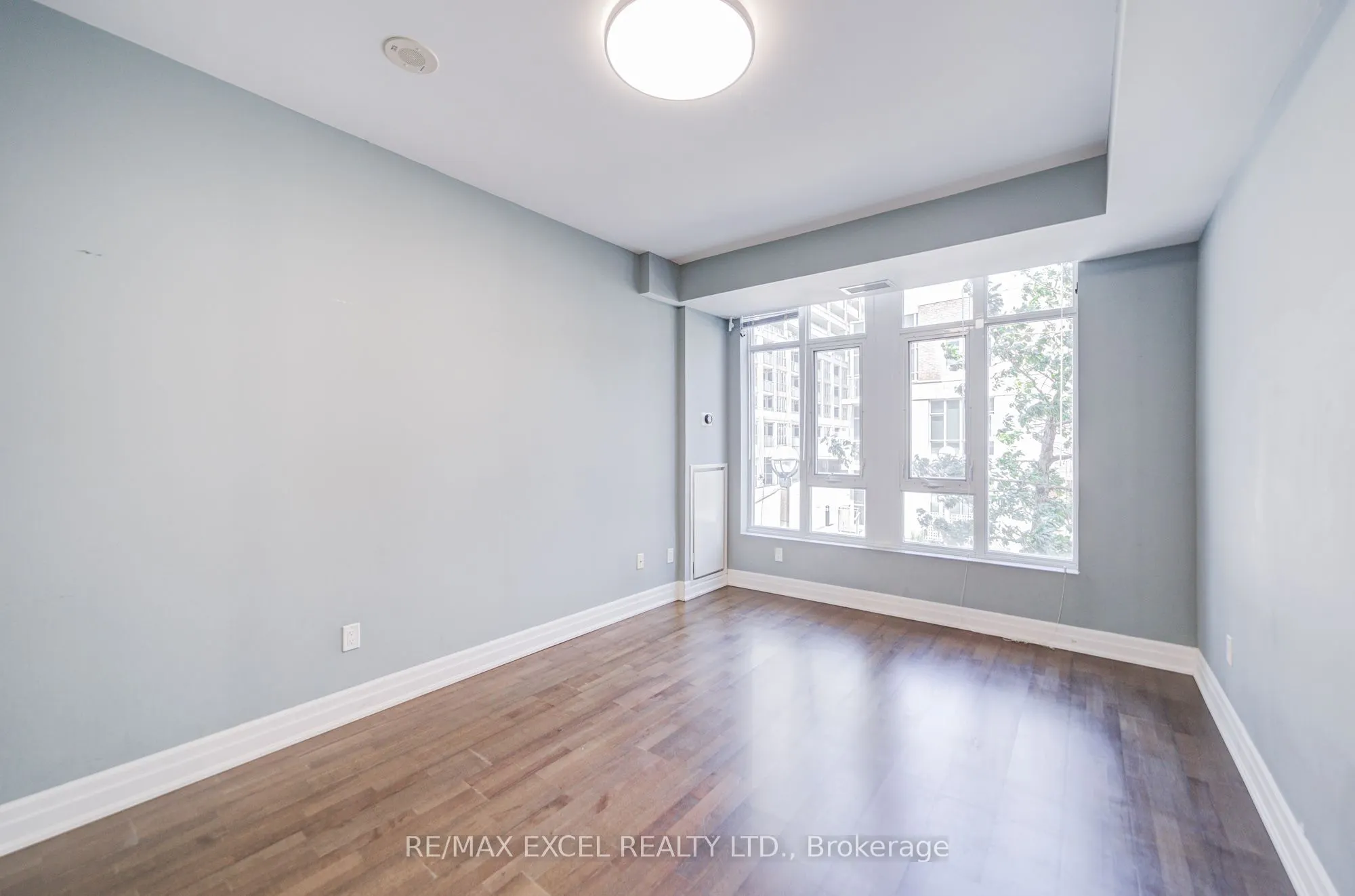93 Sloping Sky Mews, #TH 1