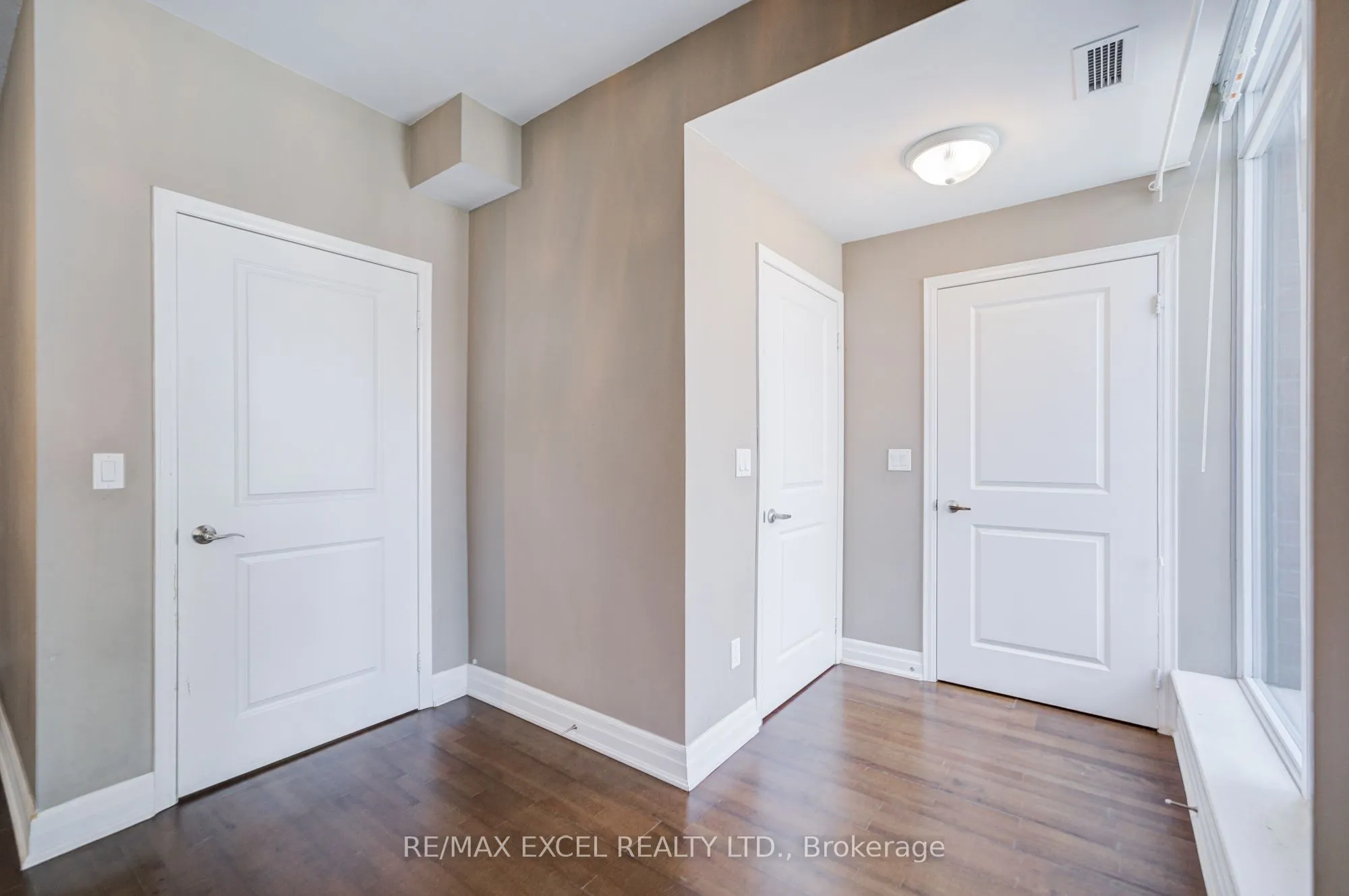 93 Sloping Sky Mews, #TH 1