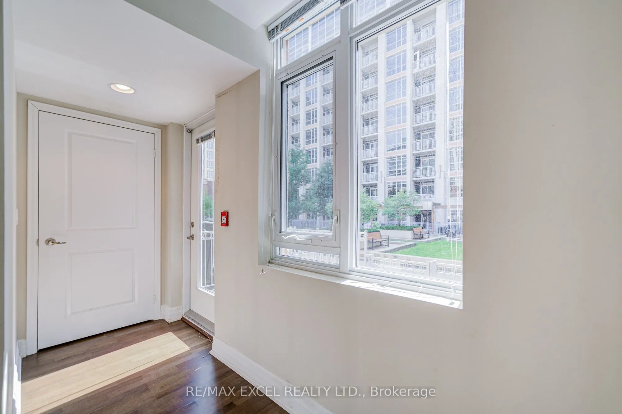 93 Sloping Sky Mews, #TH 1
