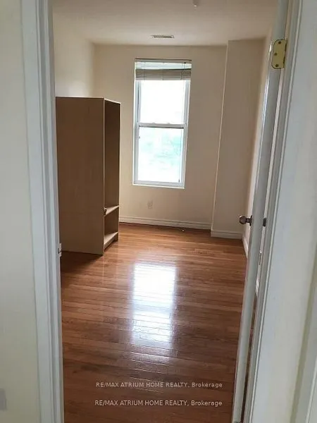 413 Spadina Avenue, #301