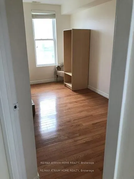 413 Spadina Avenue, #301