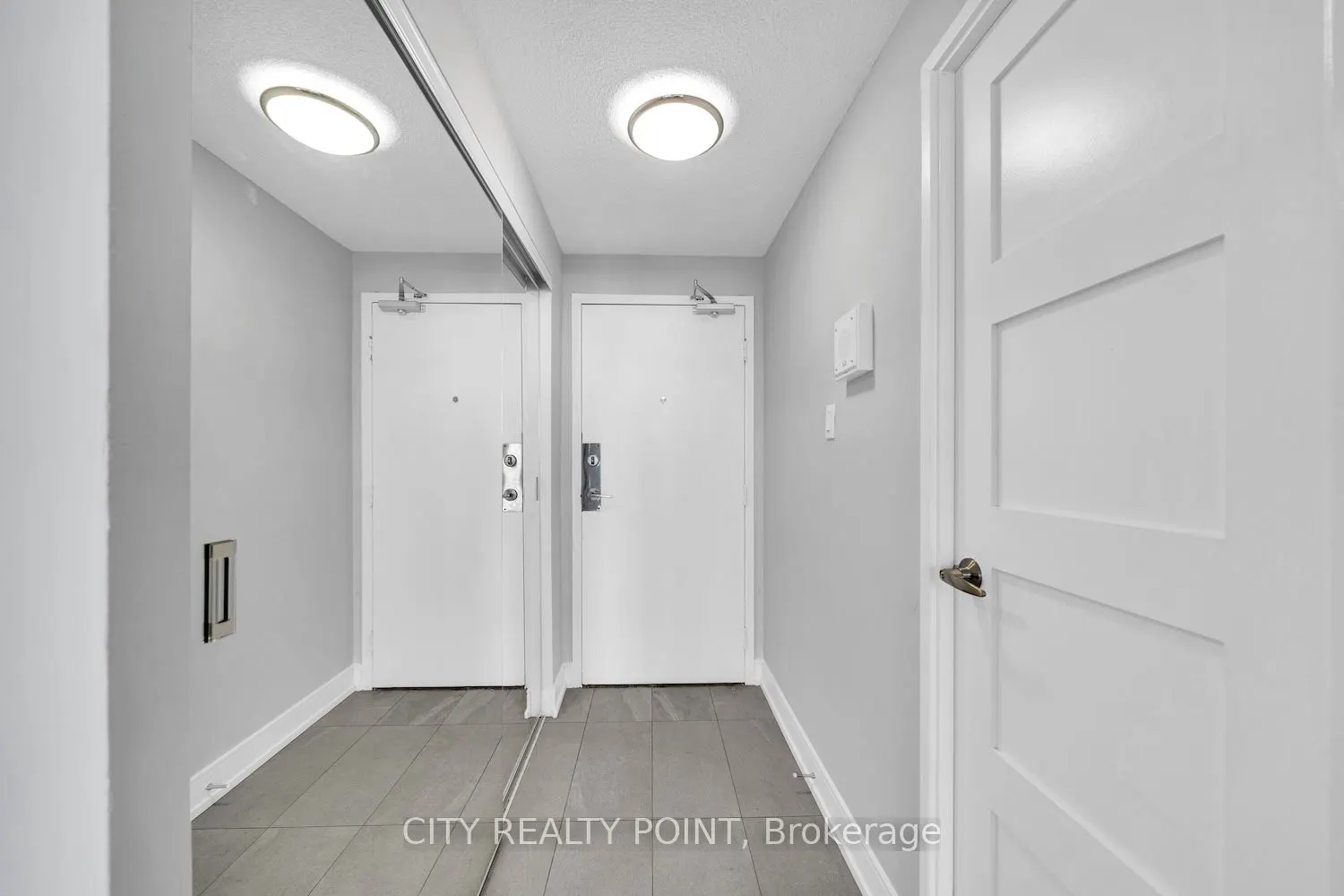 33 Isabella Street, #2715