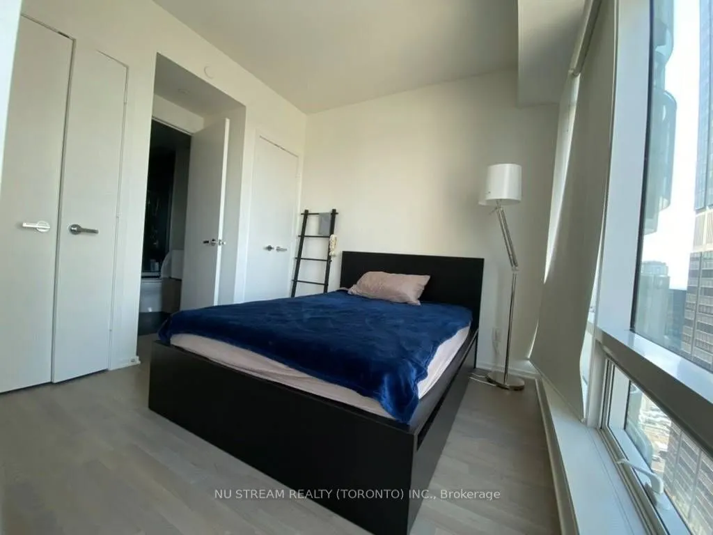 1 Bloor Street E, #1701