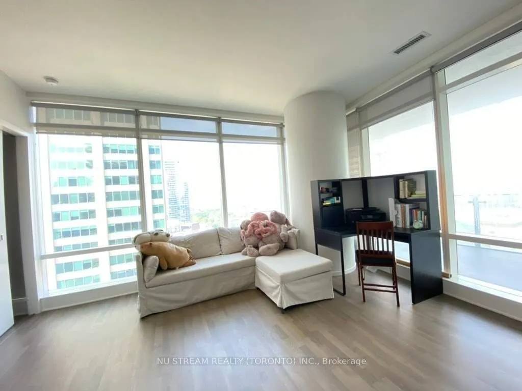 1 Bloor Street E, #1701