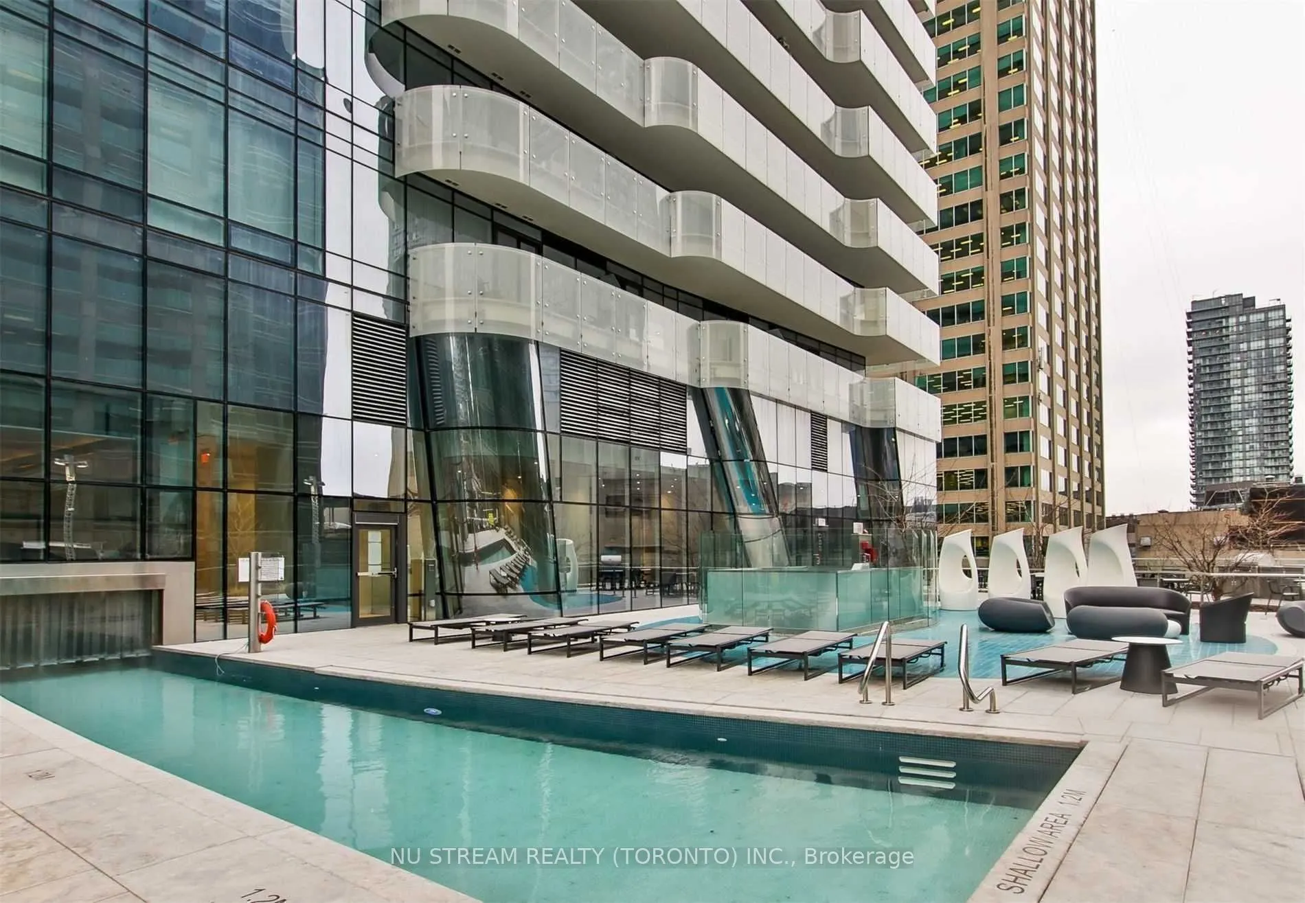 1 Bloor Street E, #1701