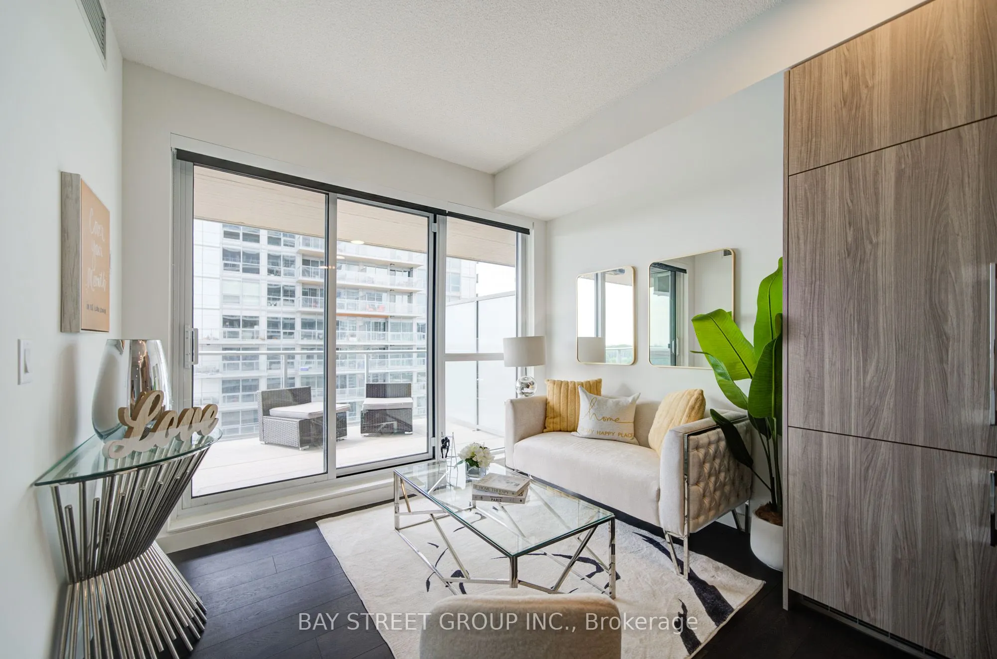 27 McMahon Drive, #1507