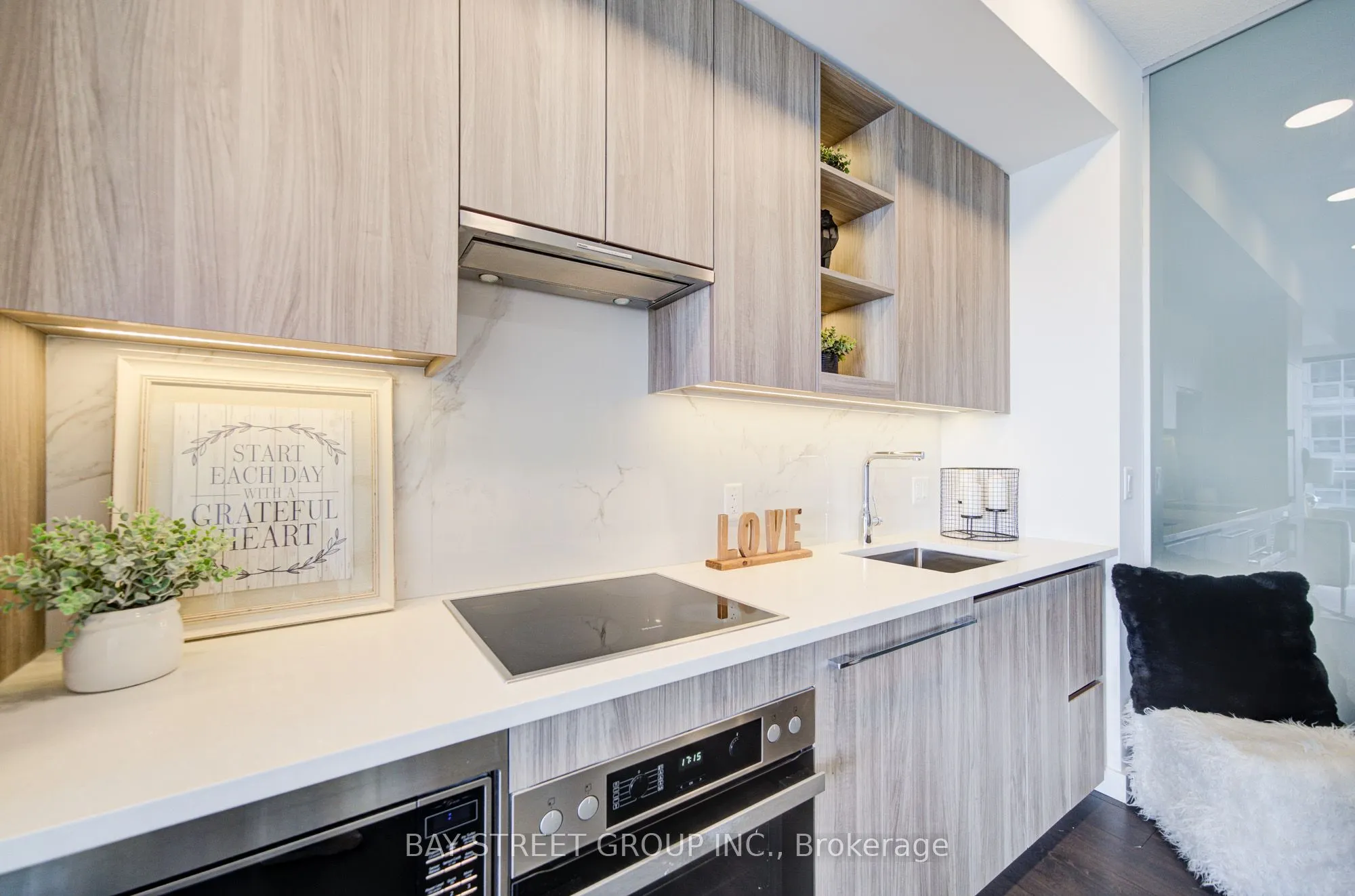 27 McMahon Drive, #1507