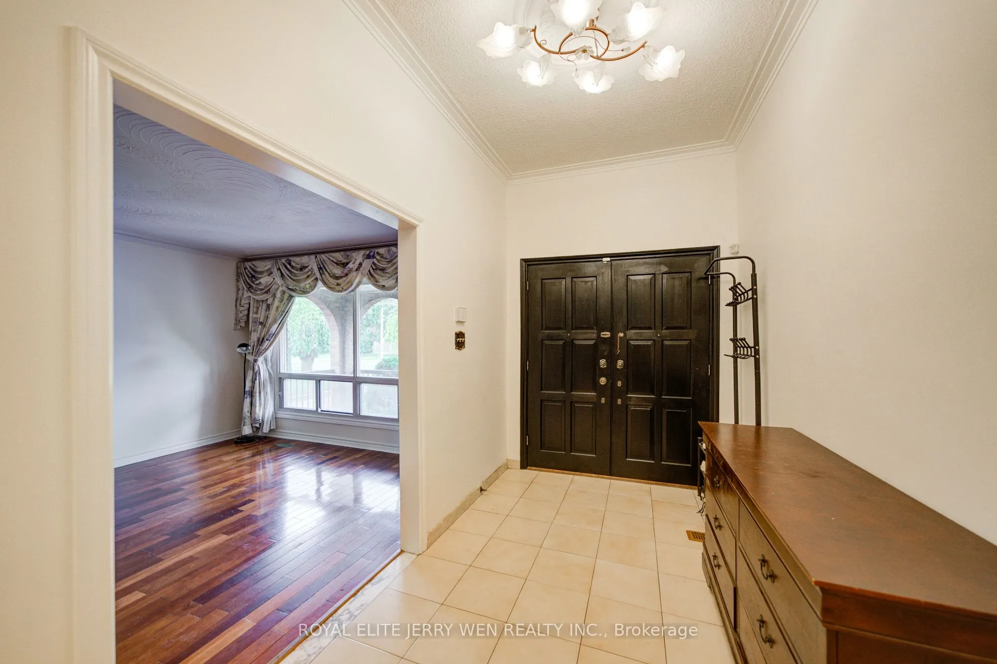 2908 Victoria Park Avenue