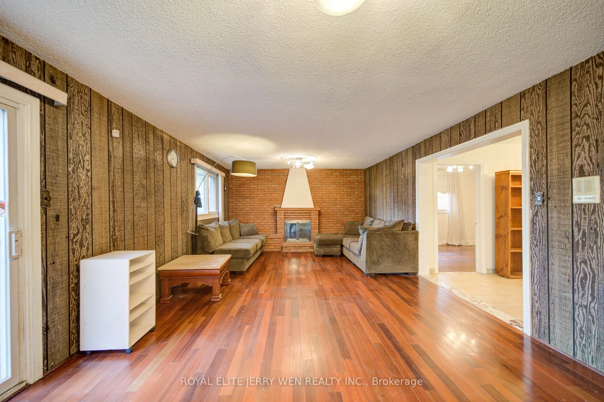 2908 Victoria Park Avenue