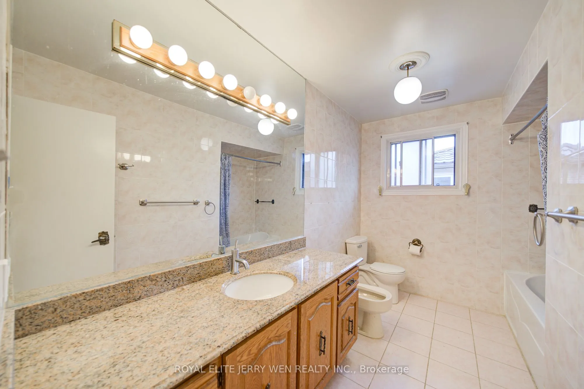 2908 Victoria Park Avenue