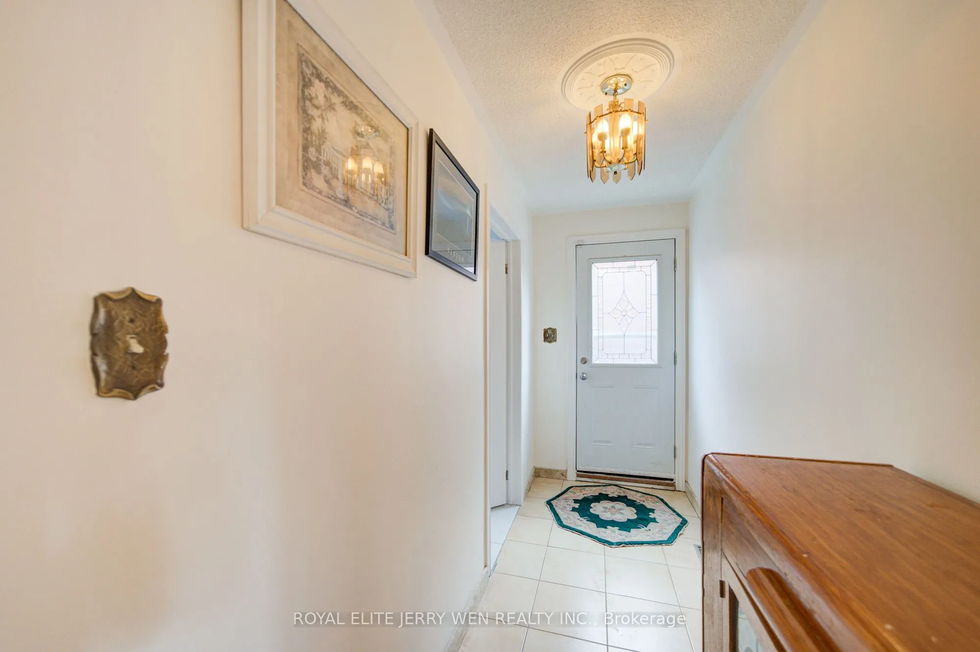 2908 Victoria Park Avenue